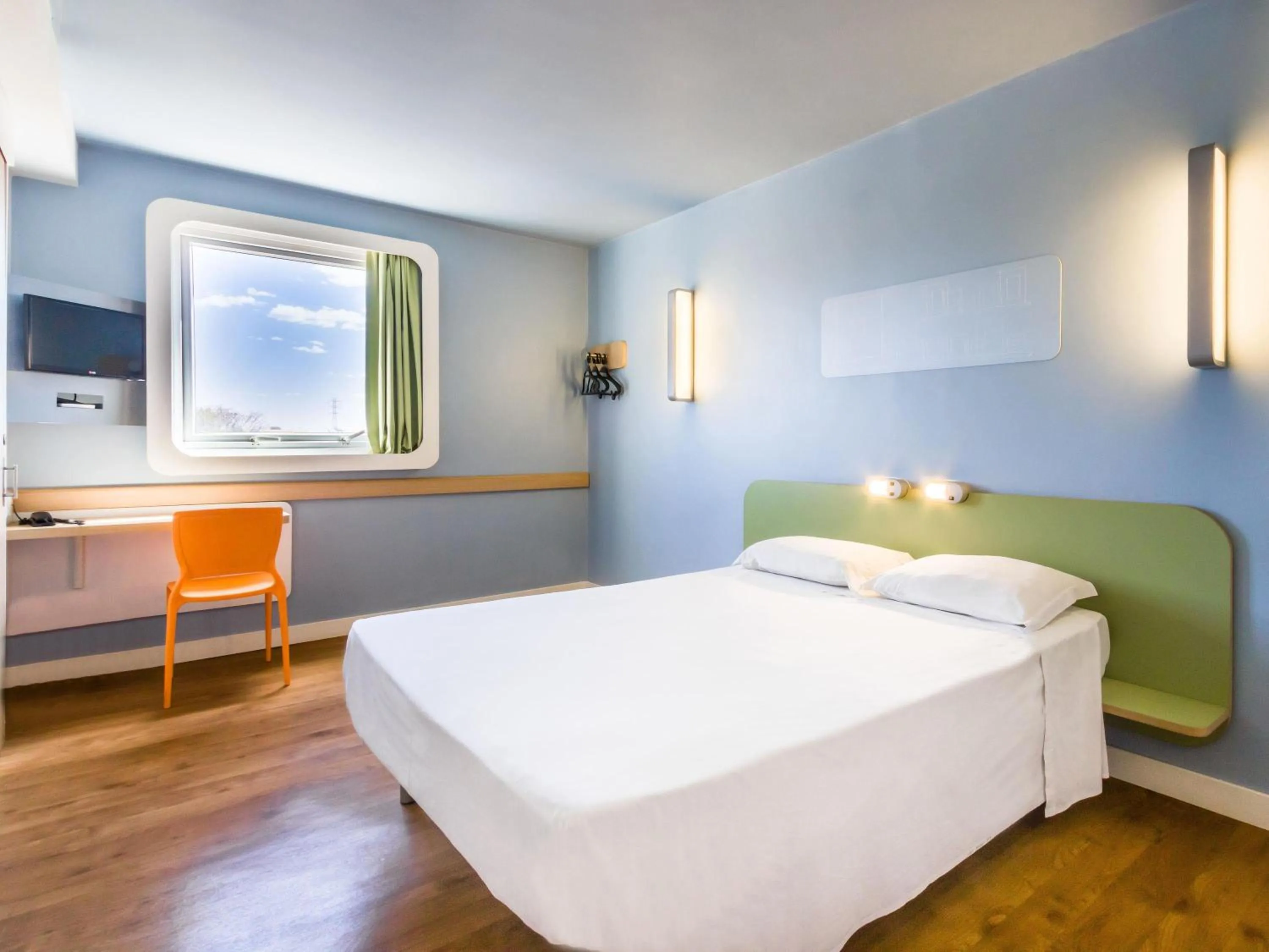 Bedroom, Bed in ibis budget Sertaozinho