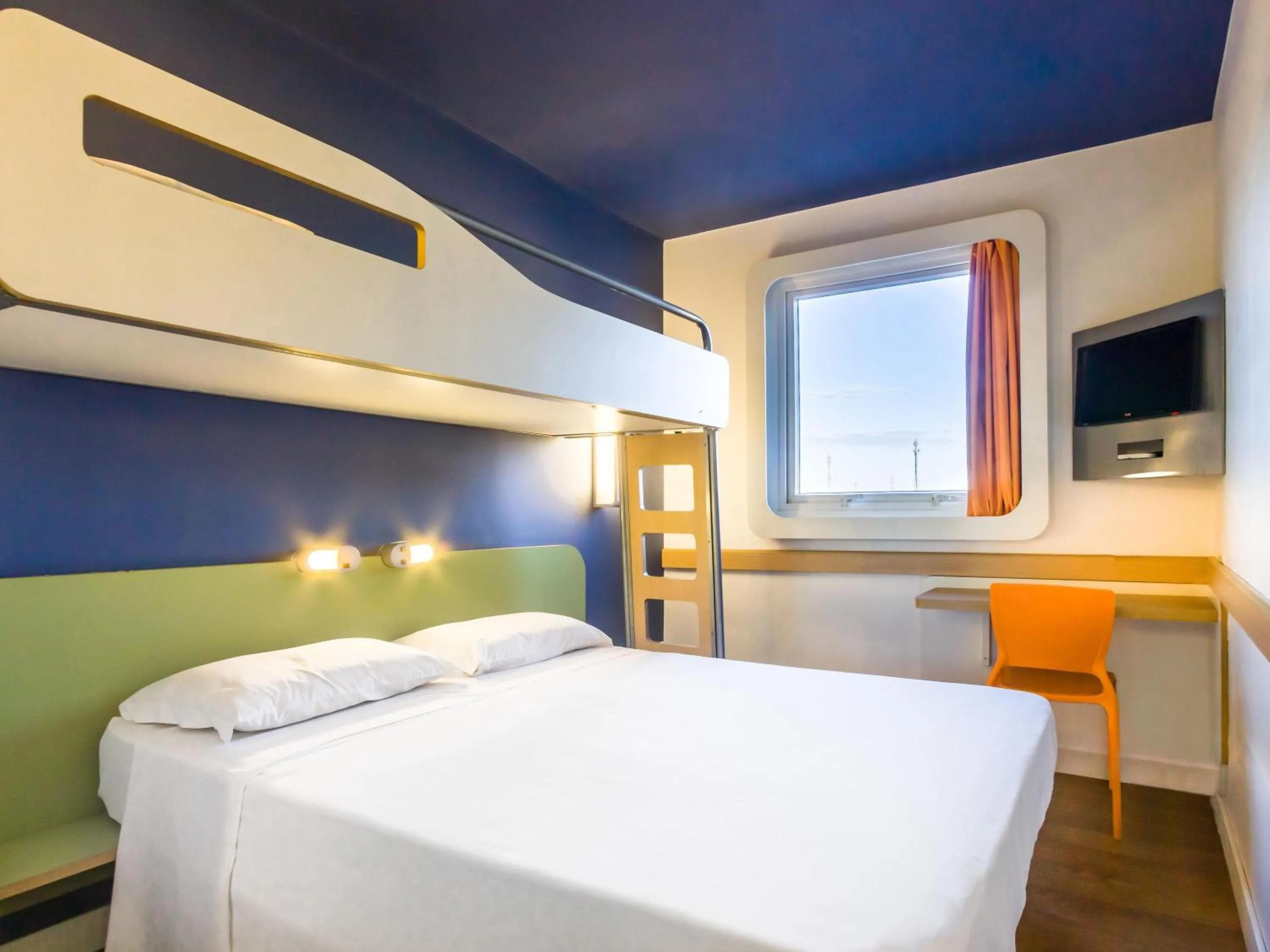 Bedroom, Bed in ibis budget Sertaozinho