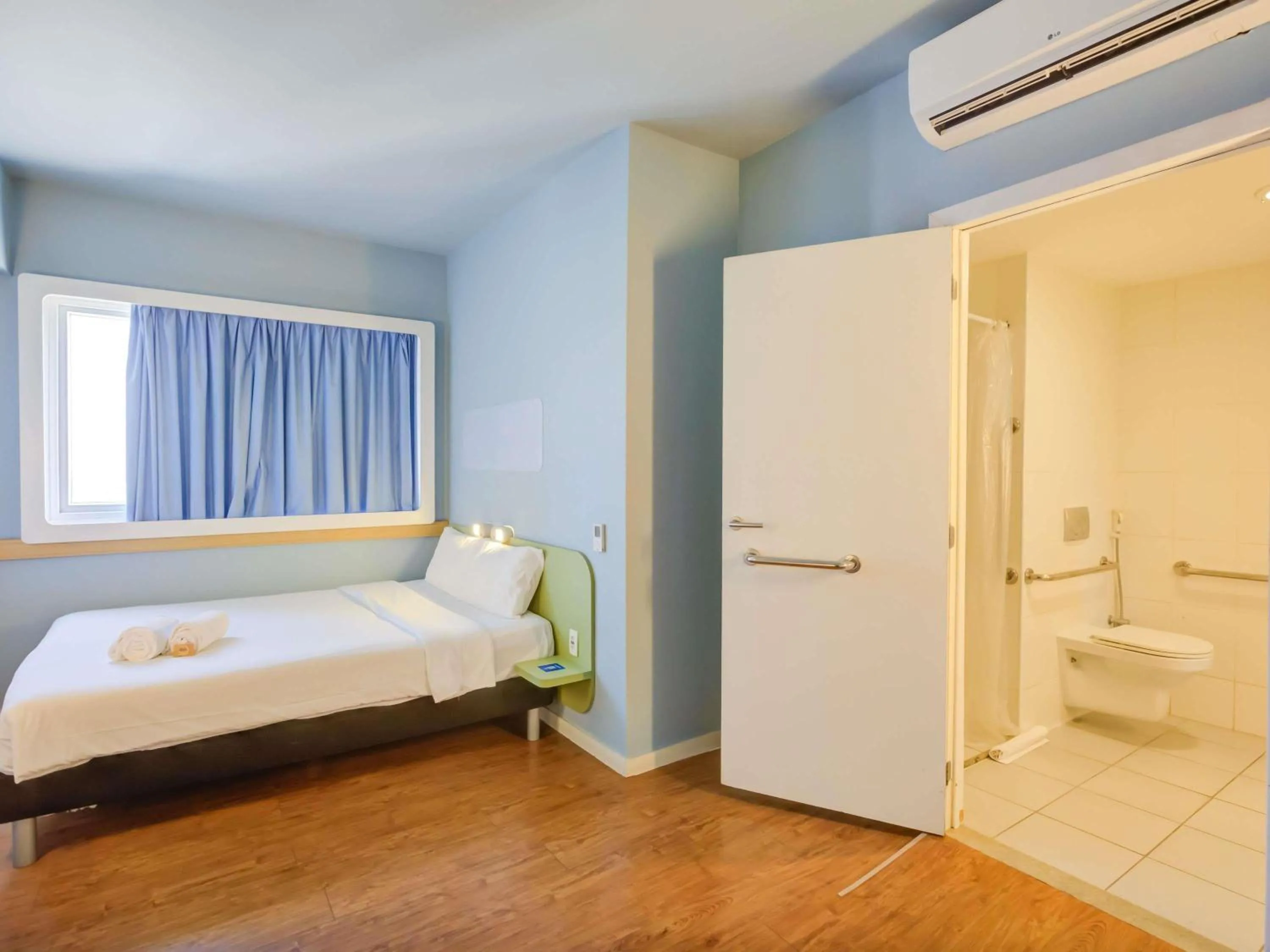 Bedroom, Bed in ibis budget Rio de Janeiro Nova America