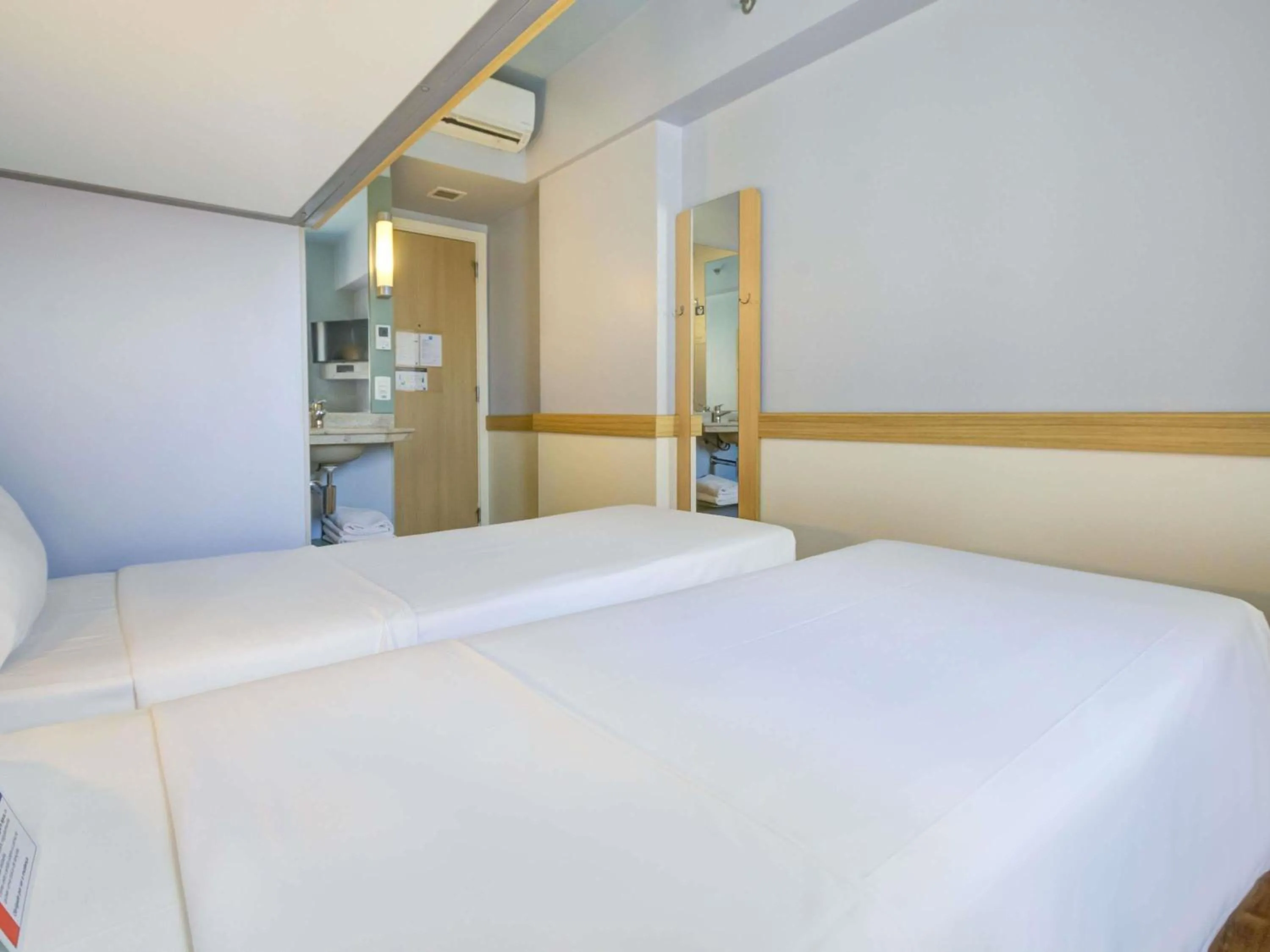 Bedroom, Bed in ibis budget Rio de Janeiro Nova America