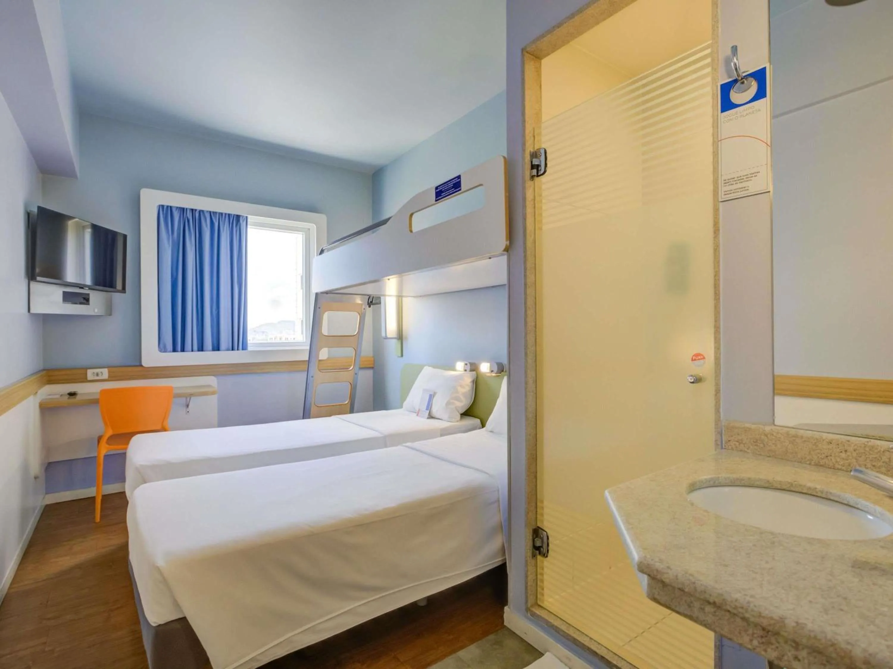 Bedroom, Bed in ibis budget Rio de Janeiro Nova America