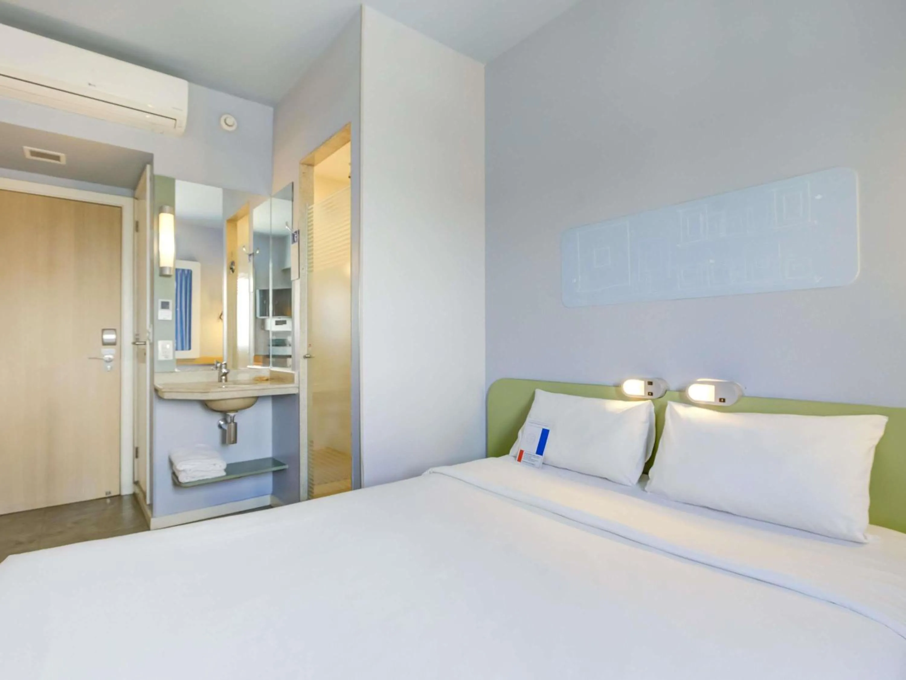 Bedroom, Bed in ibis budget Rio de Janeiro Nova America