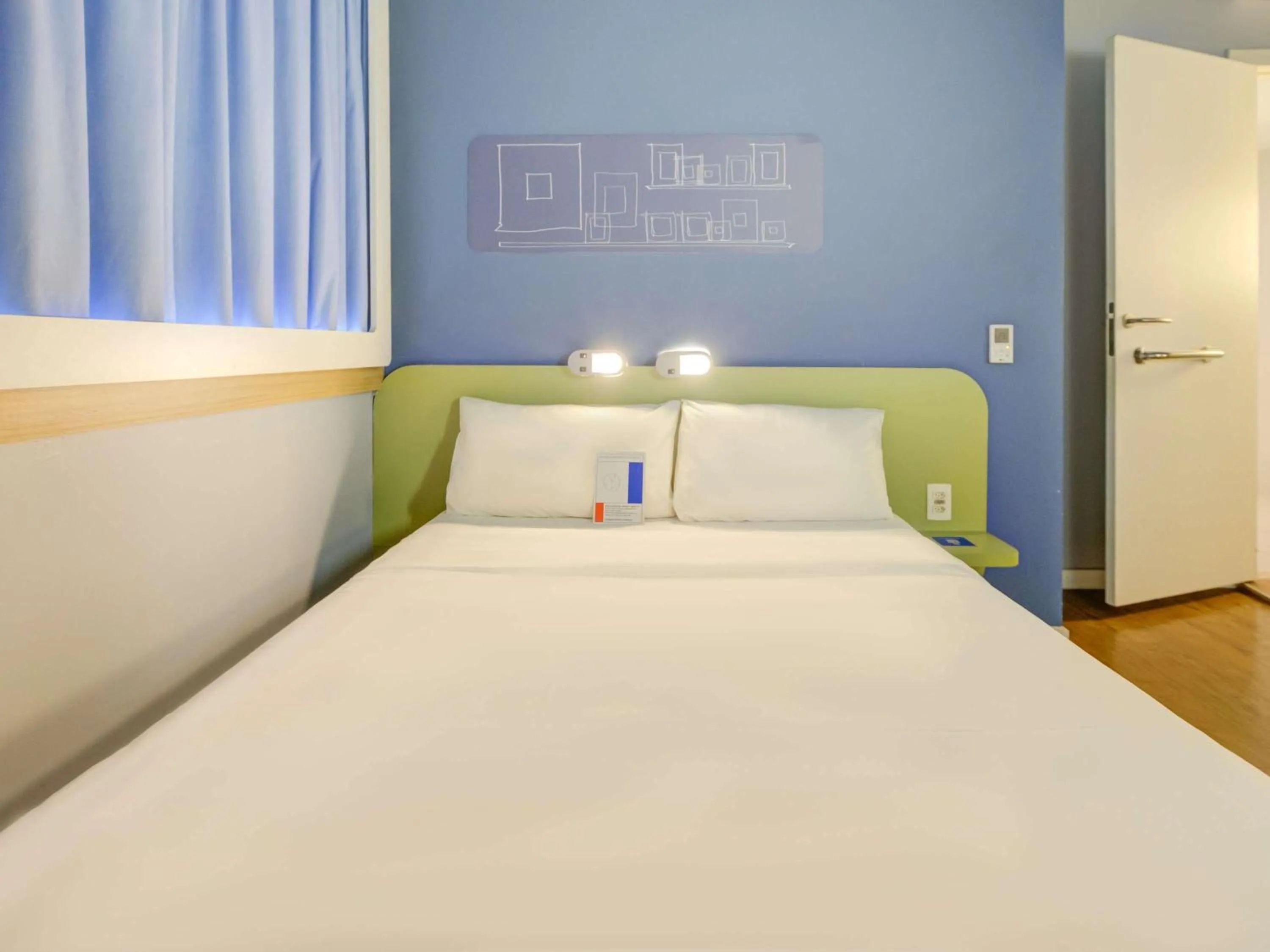 Bedroom, Bed in ibis budget Rio de Janeiro Nova America