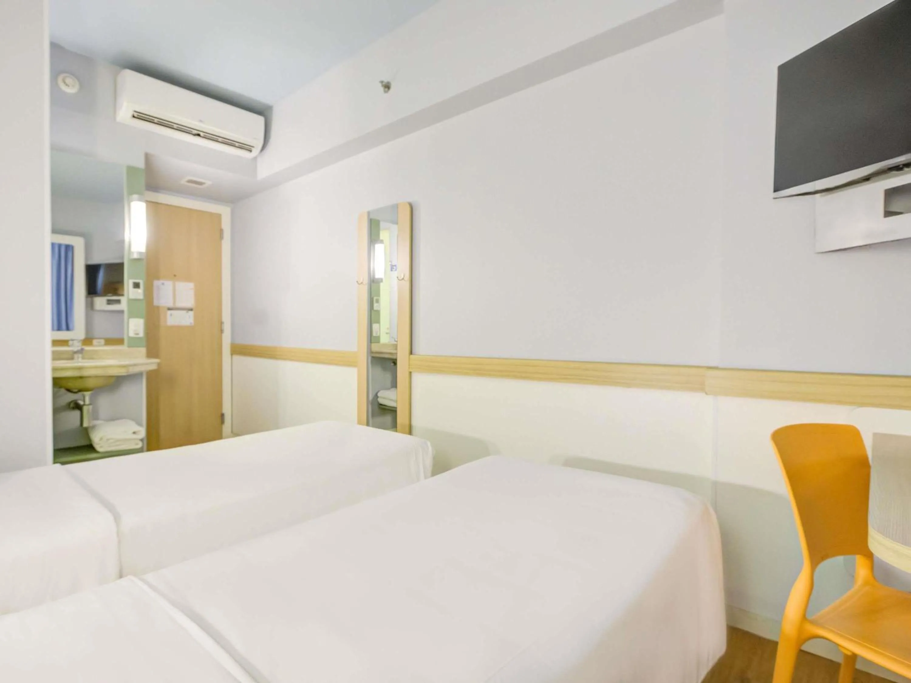 Bedroom, Bed in ibis budget Rio de Janeiro Nova America