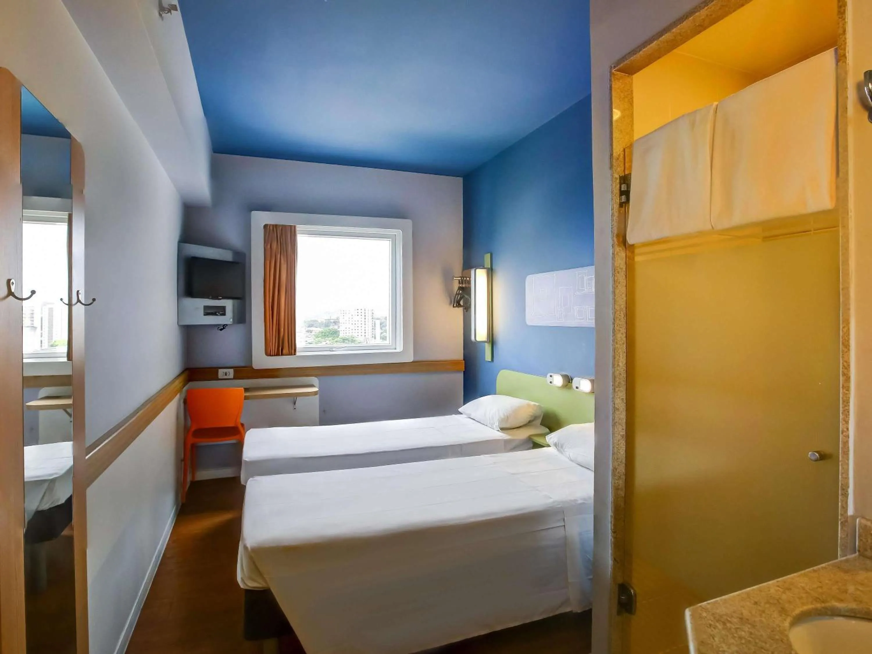 Bedroom, Bed in ibis budget Rio de Janeiro Nova America