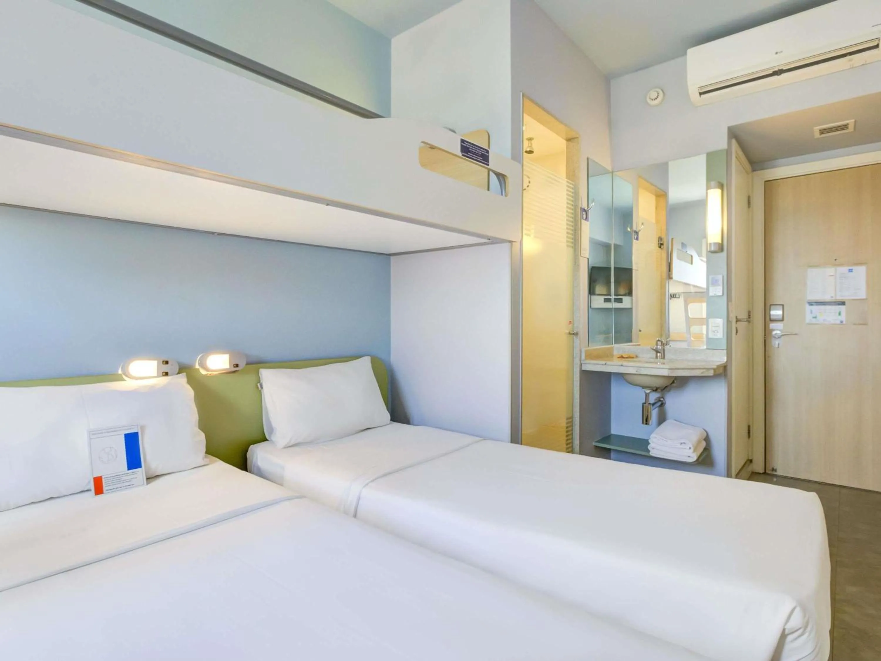 Bedroom, Bed in ibis budget Rio de Janeiro Nova America