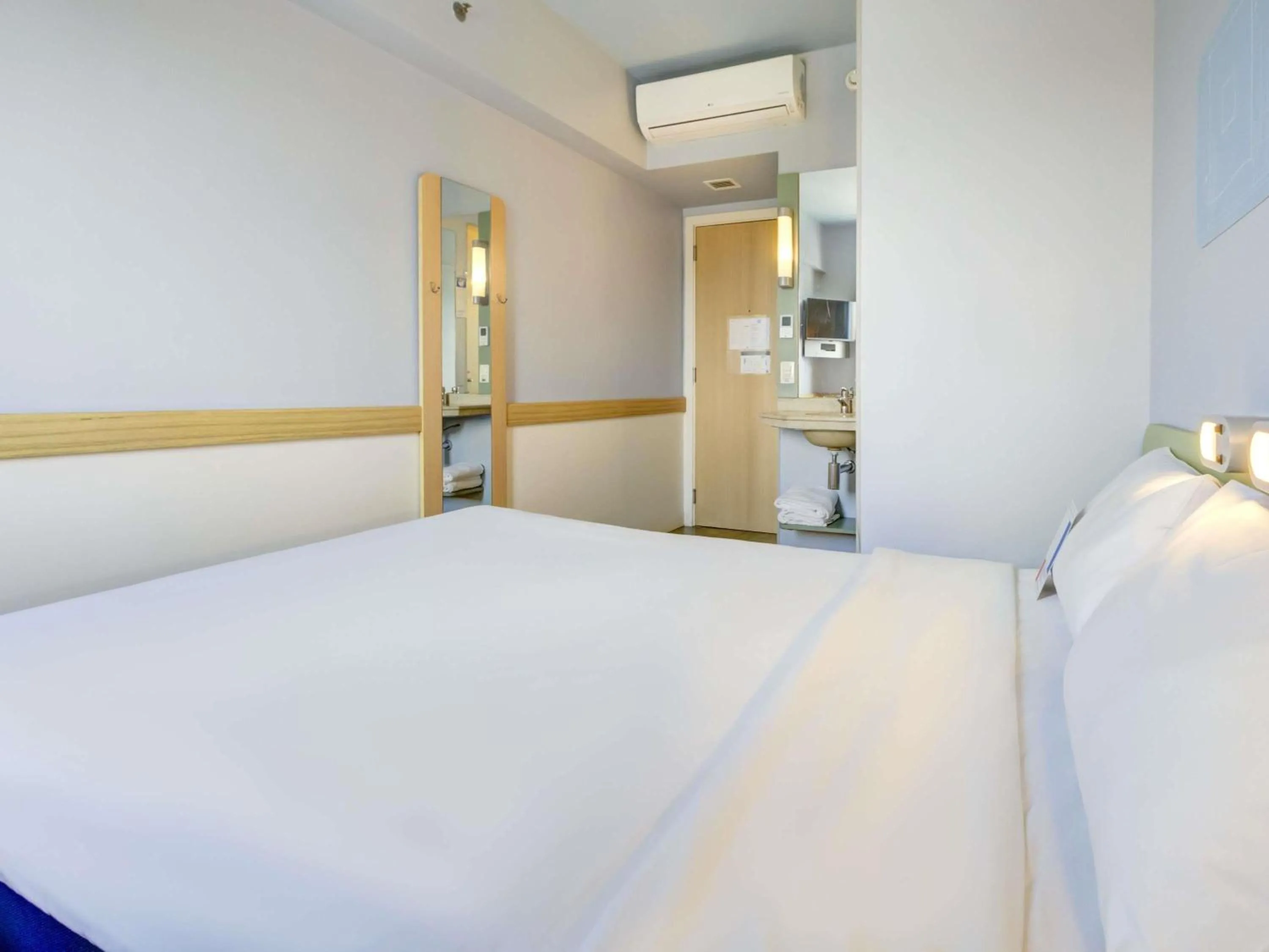 Bedroom, Bed in ibis budget Rio de Janeiro Nova America