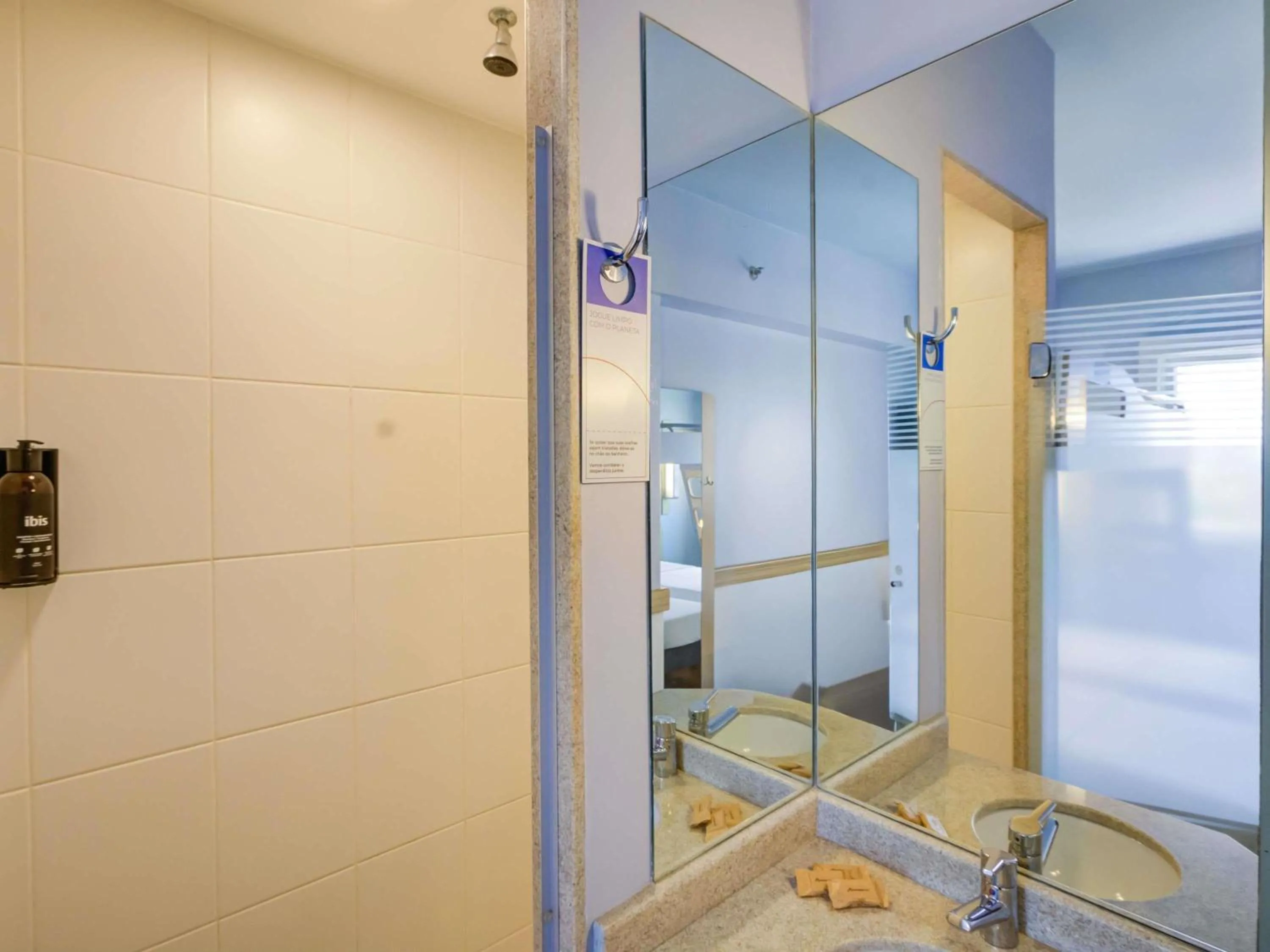 Bedroom in ibis budget Rio de Janeiro Nova America