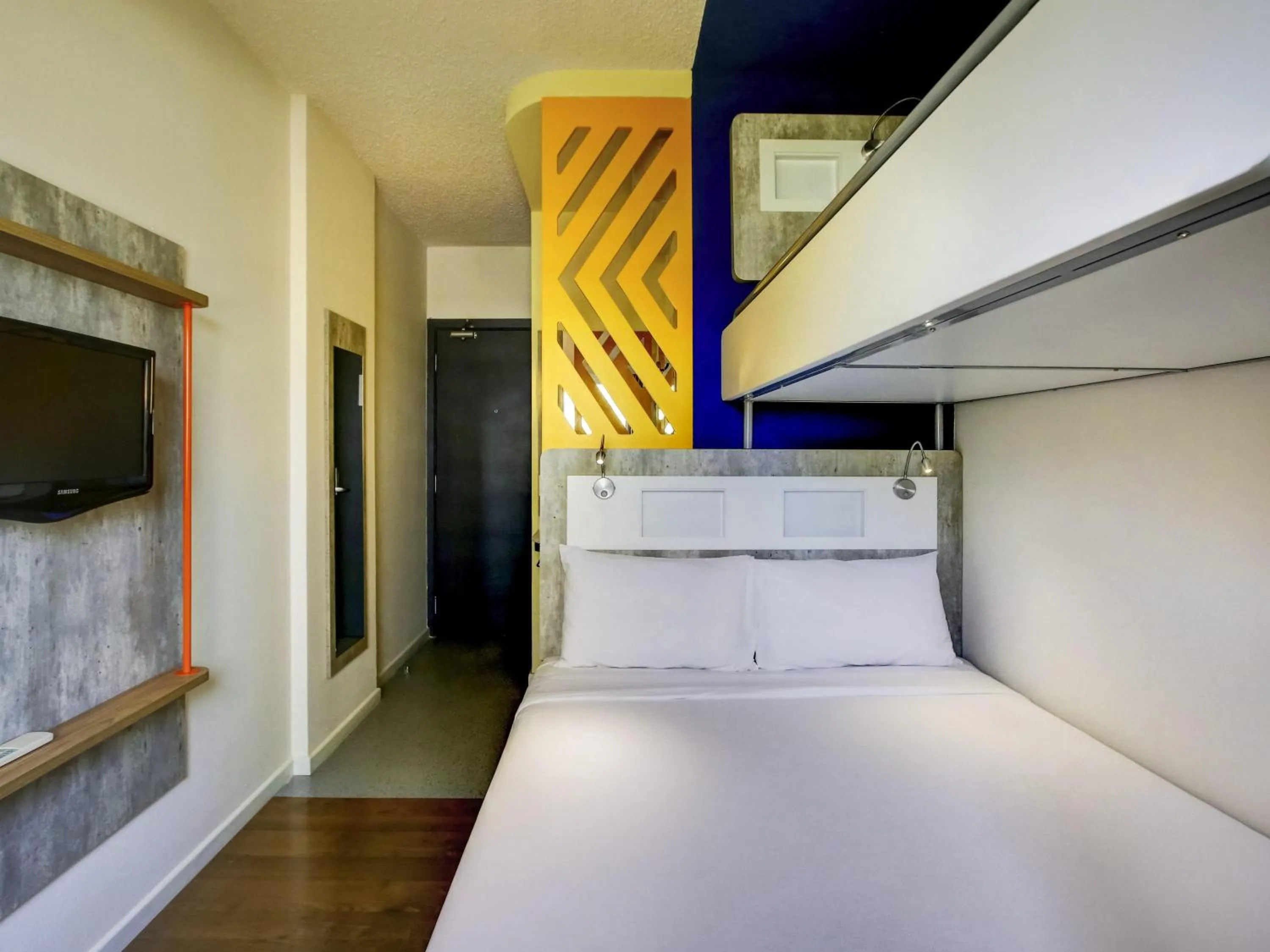 Bedroom, Bed in ibis budget Tambore