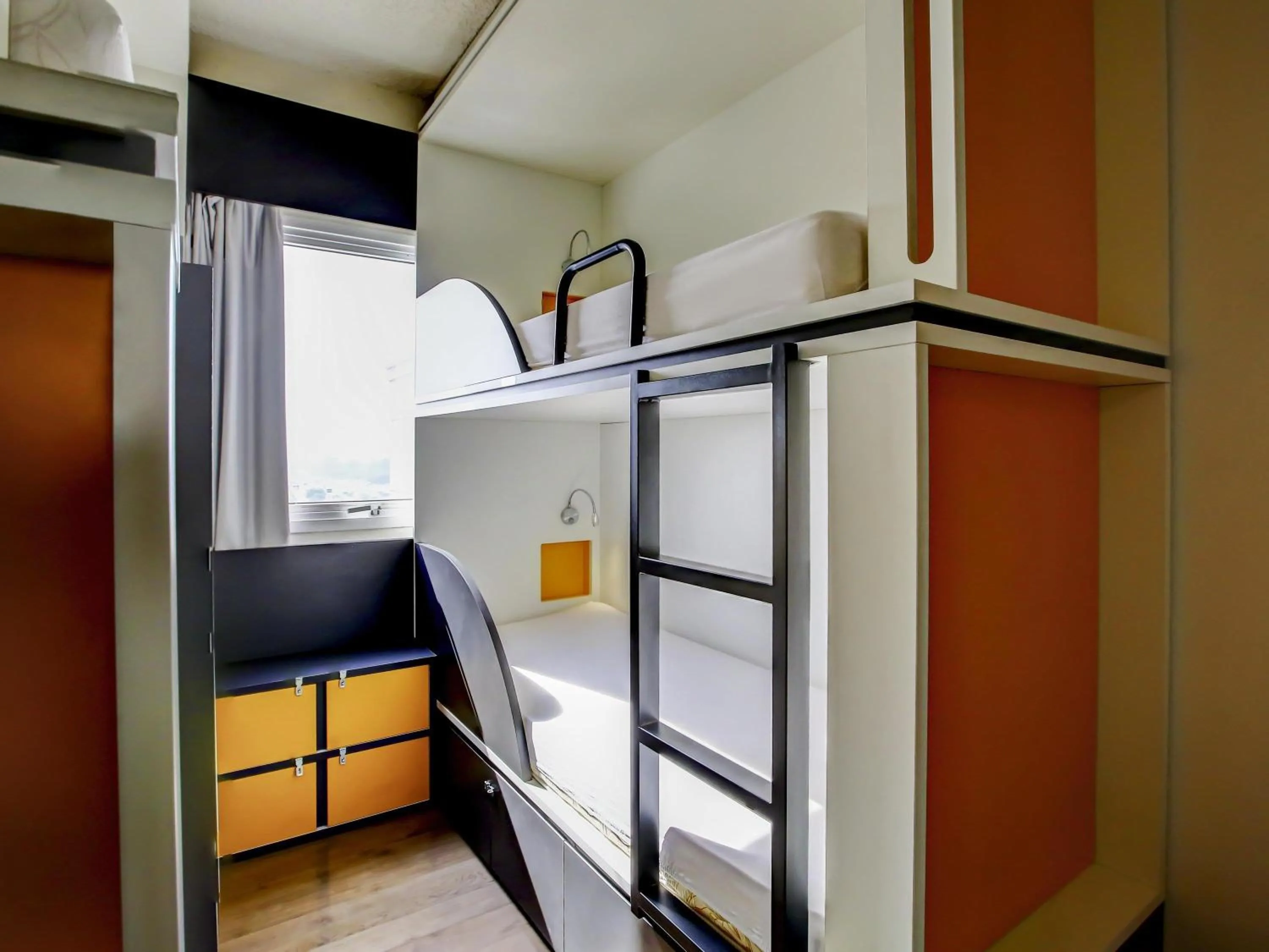 Bedroom, Bed in ibis budget Tambore