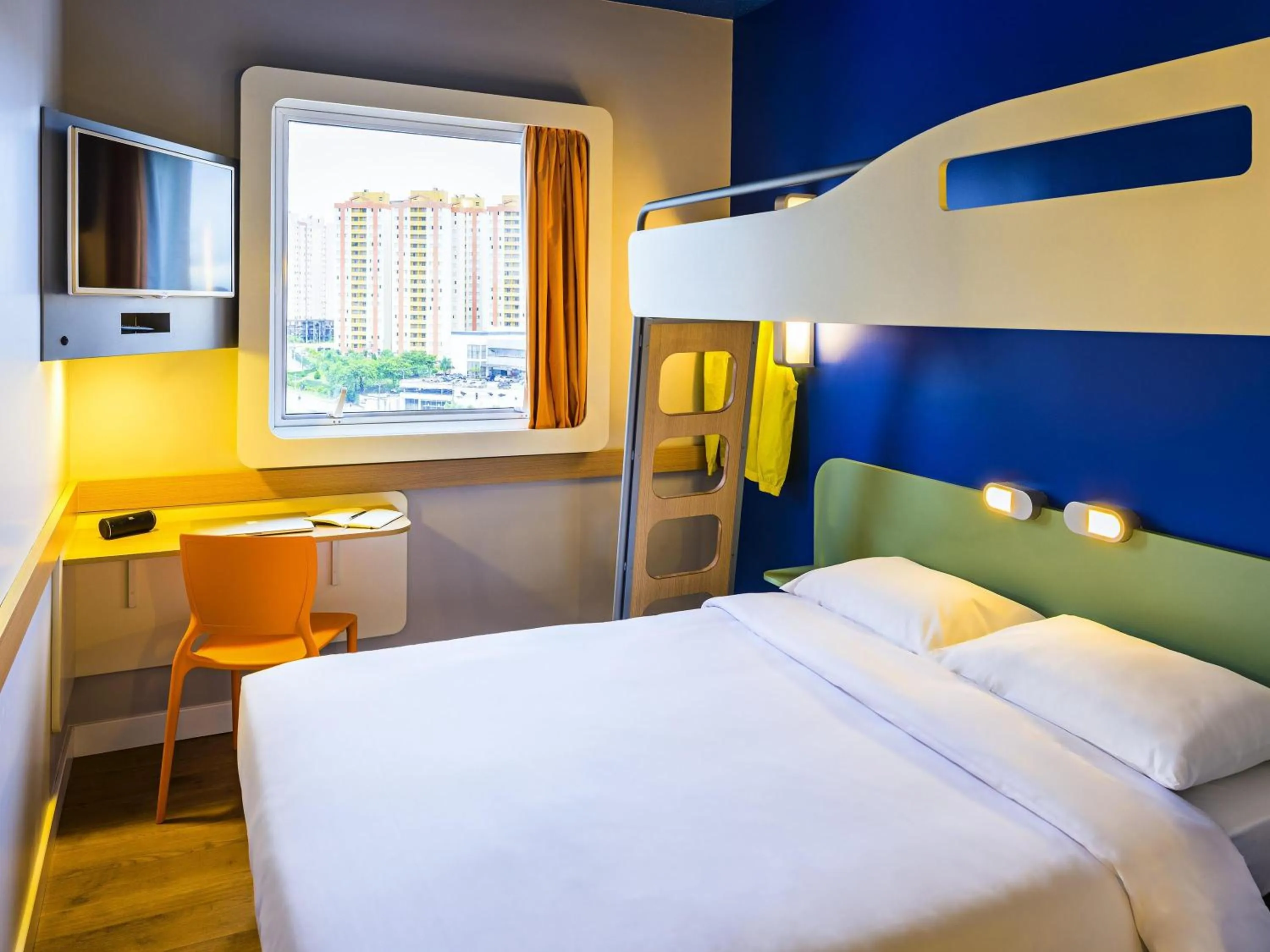 Bedroom, Bed in ibis budget Jundiai Shopping