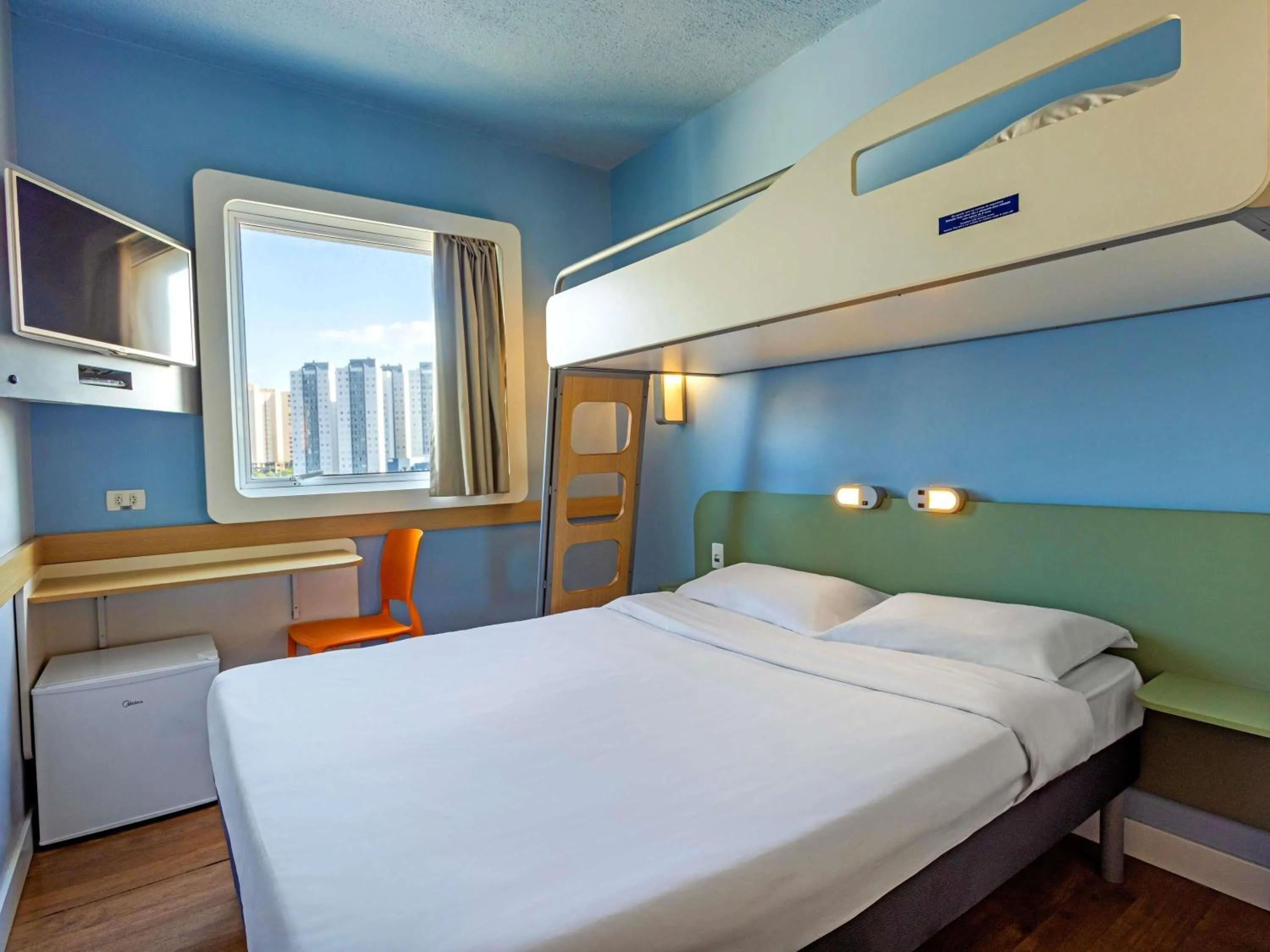Bedroom, Bed in ibis budget Jundiai Shopping