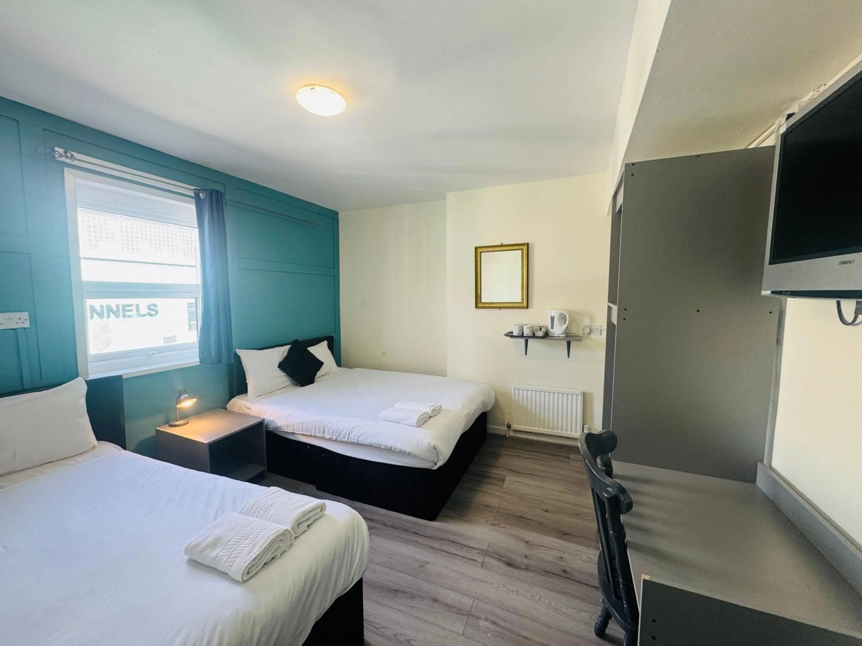 Photo of the whole room, Bed in Calypso hotel Blackpool