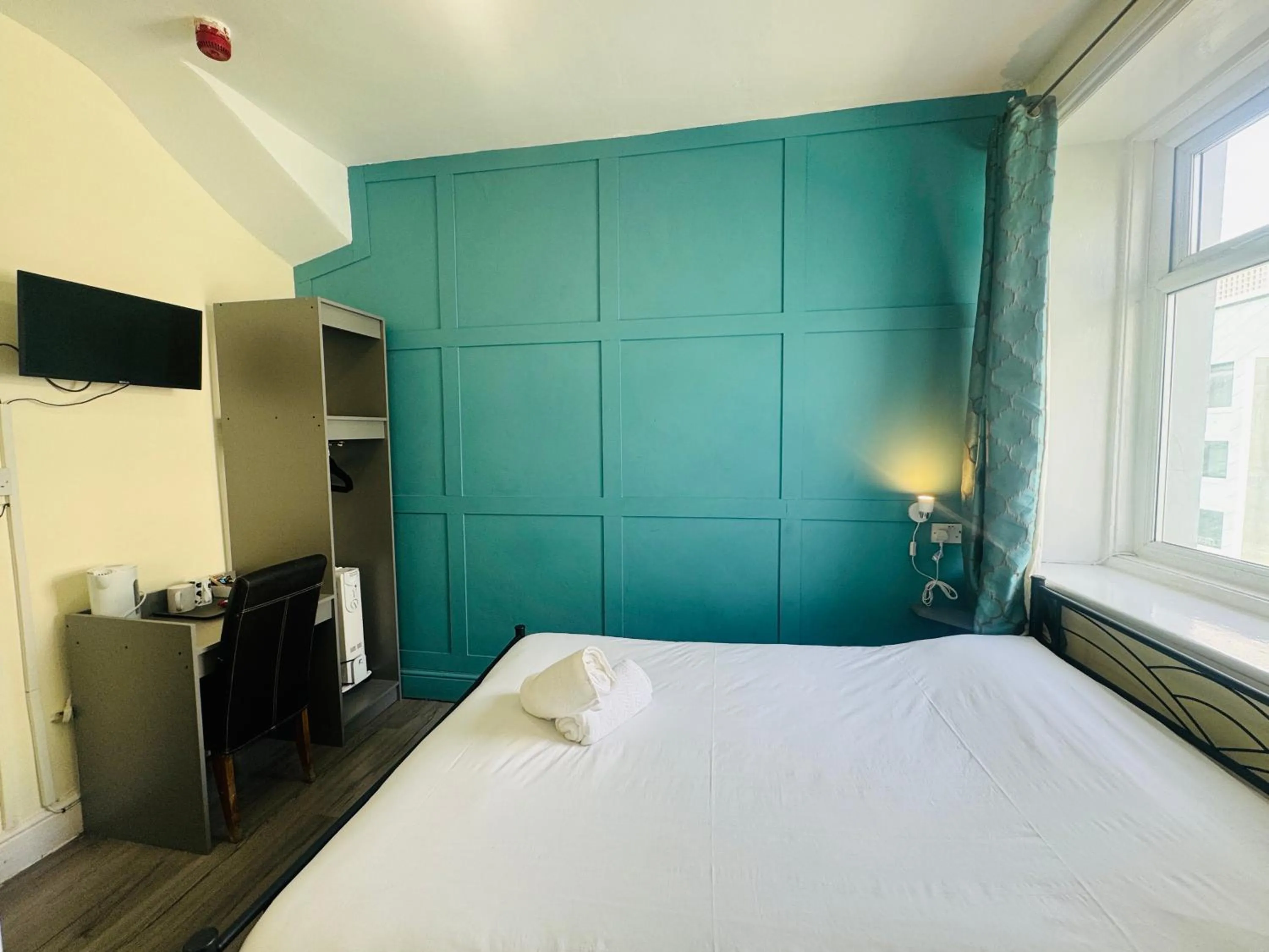 Bedroom, Bed in Calypso hotel Blackpool