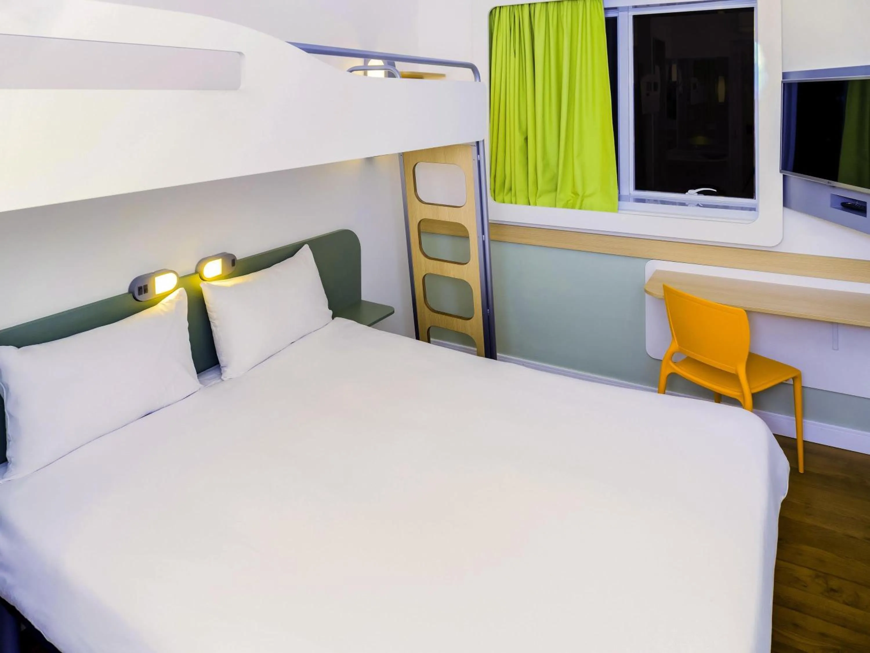 Bedroom, Bed in ibis budget Osasco