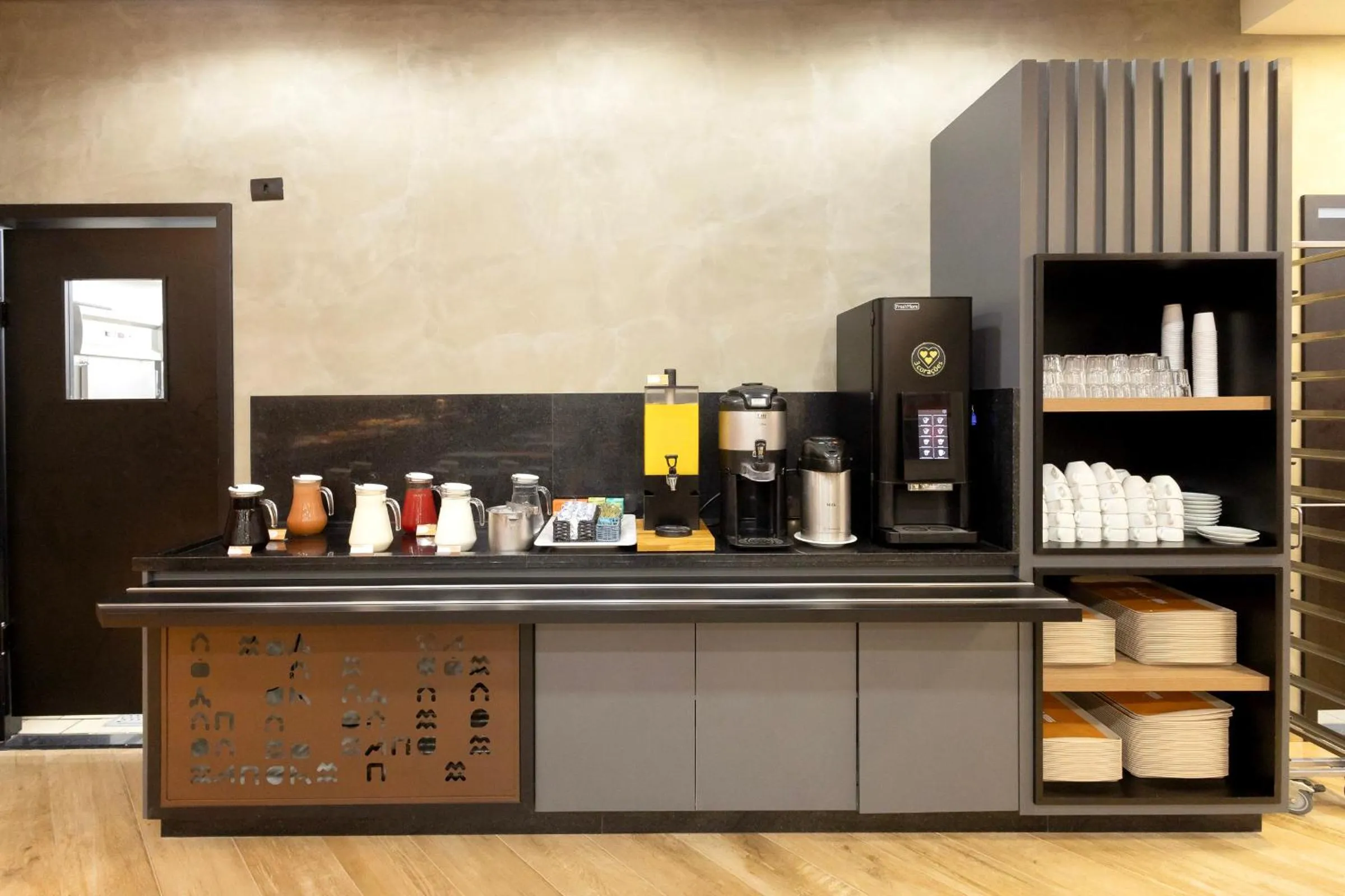 Breakfast in HUS Hotel MARINGA