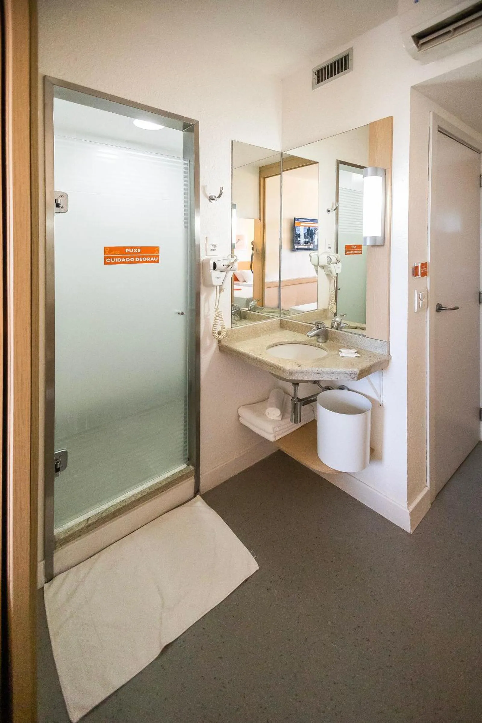 Bathroom in HUS Hotel MARINGA