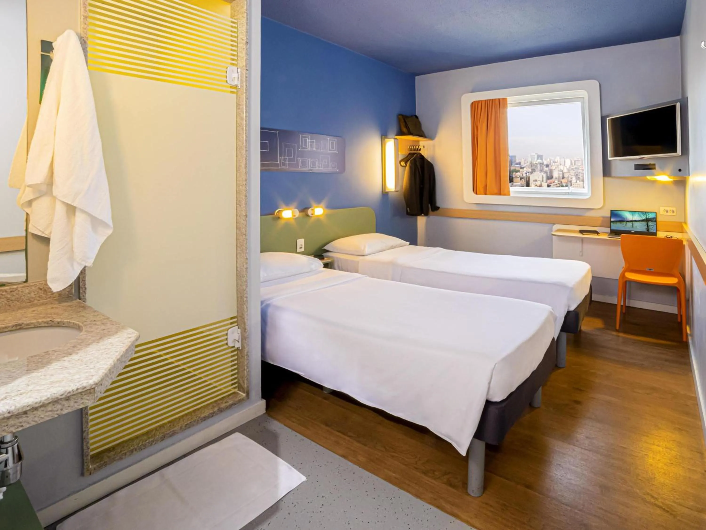 Bedroom, Bed in ibis budget SP Frei Caneca