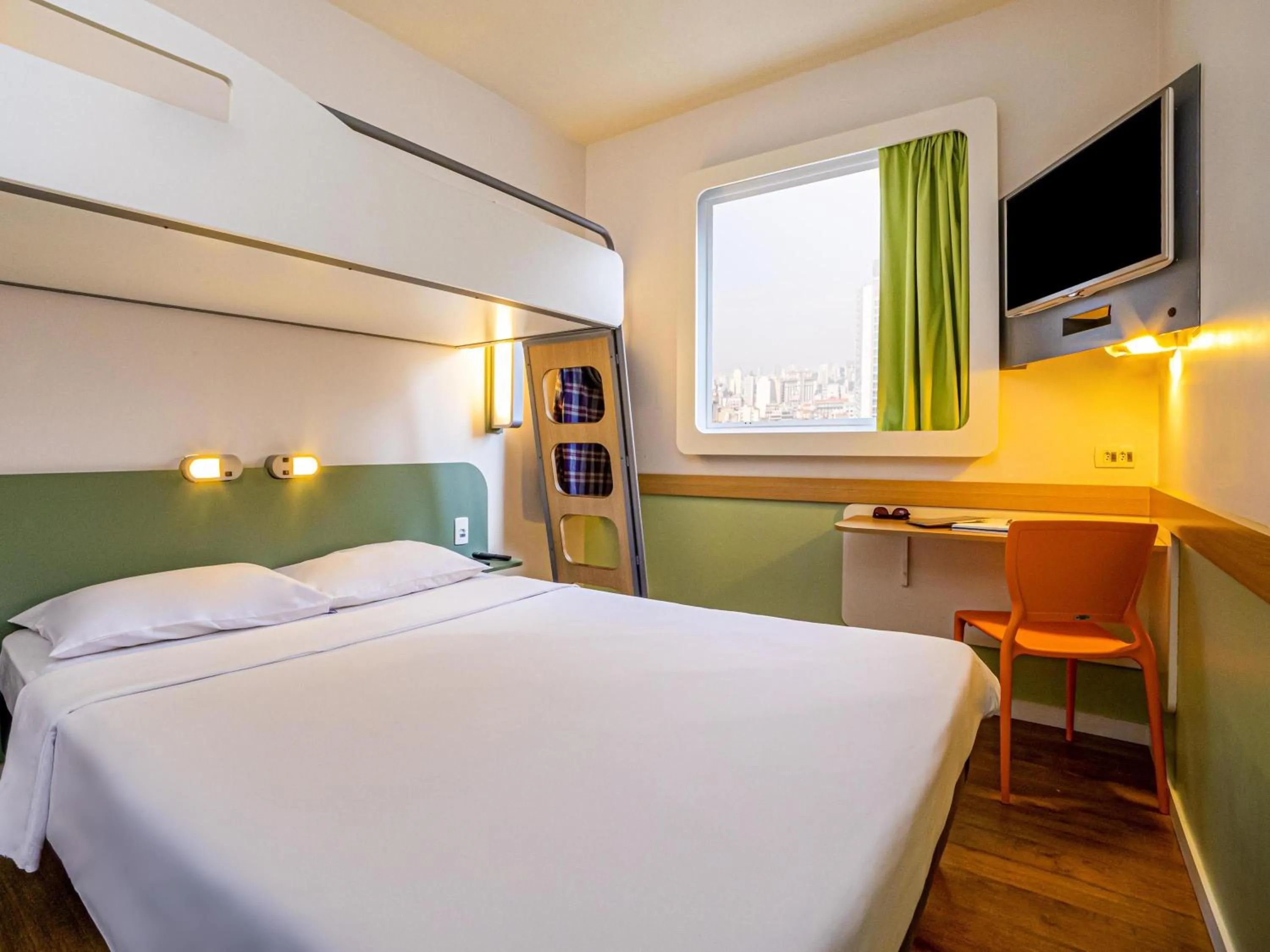 Bedroom, Bed in ibis budget SP Frei Caneca