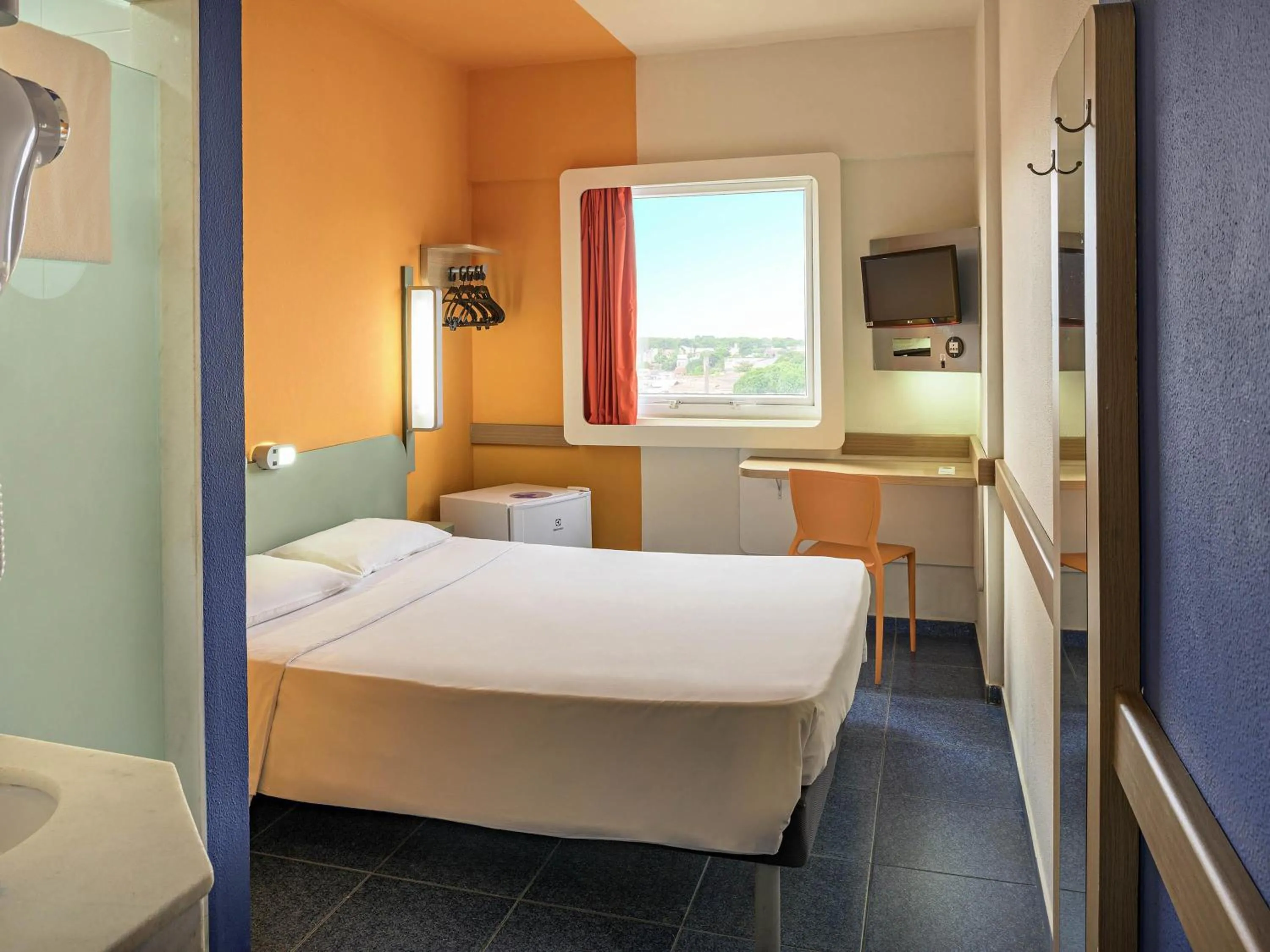 Bedroom, Bed in ibis budget Belem