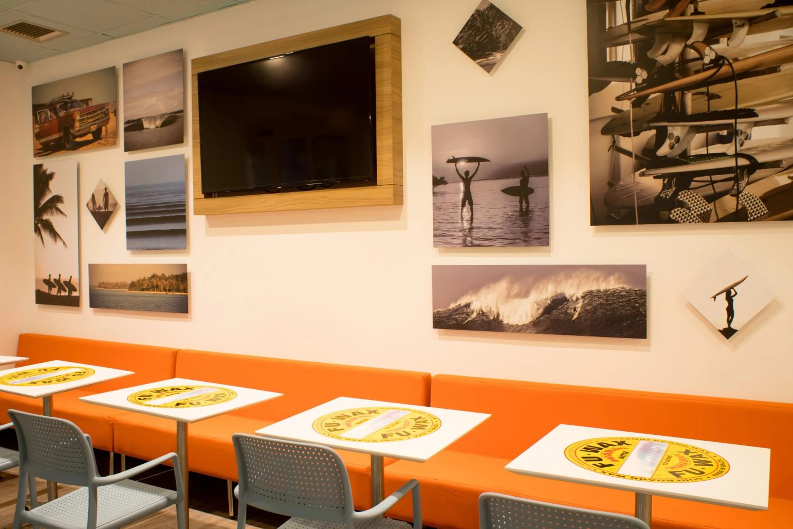 Restaurant/places to eat in Delphin Surf Hotel