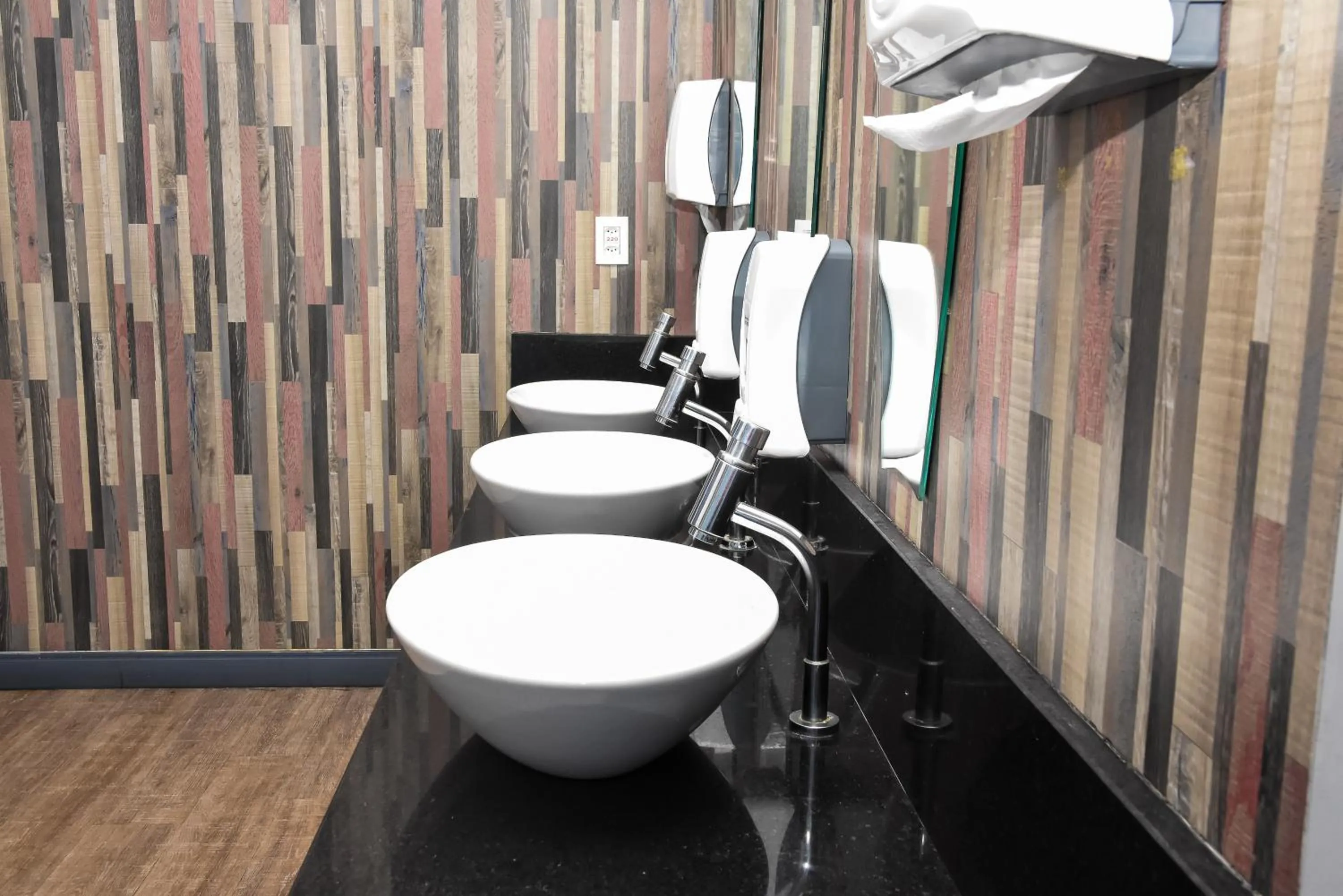 Toilet in Delphin Surf Hotel