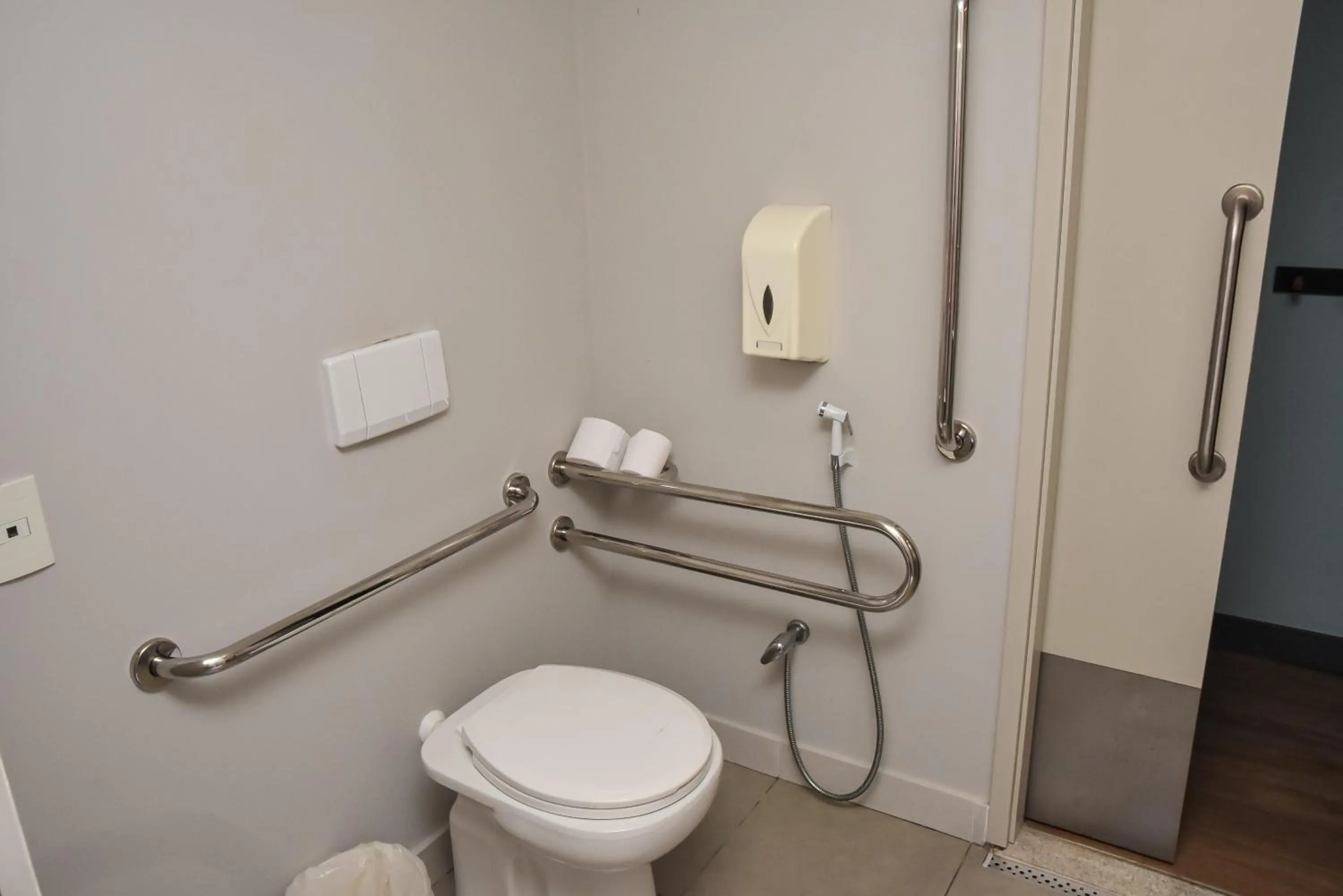 Toilet in Delphin Surf Hotel