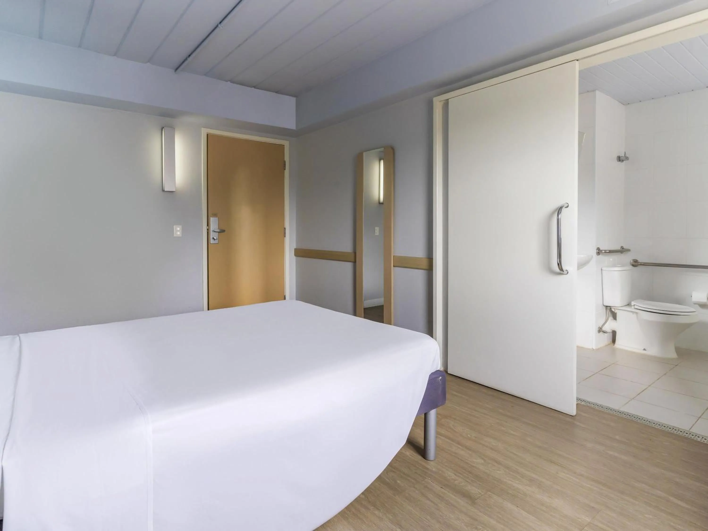 Bedroom, Bed in ibis budget Piracicaba