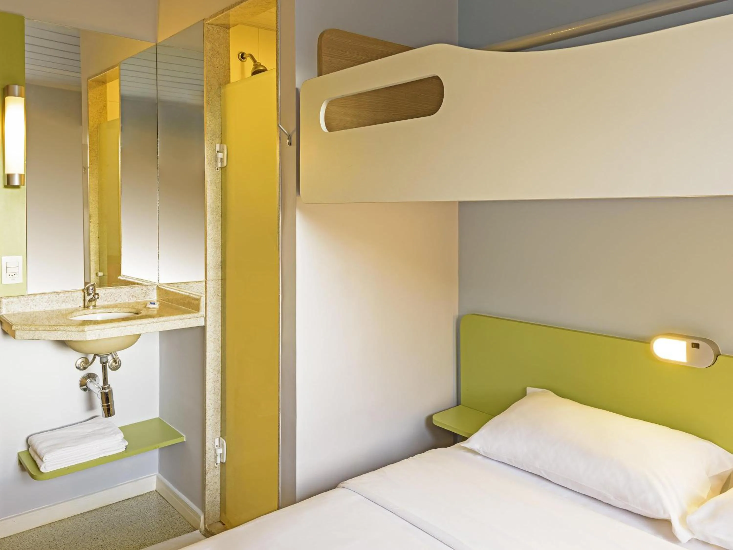 Bedroom, Bed in ibis budget Piracicaba