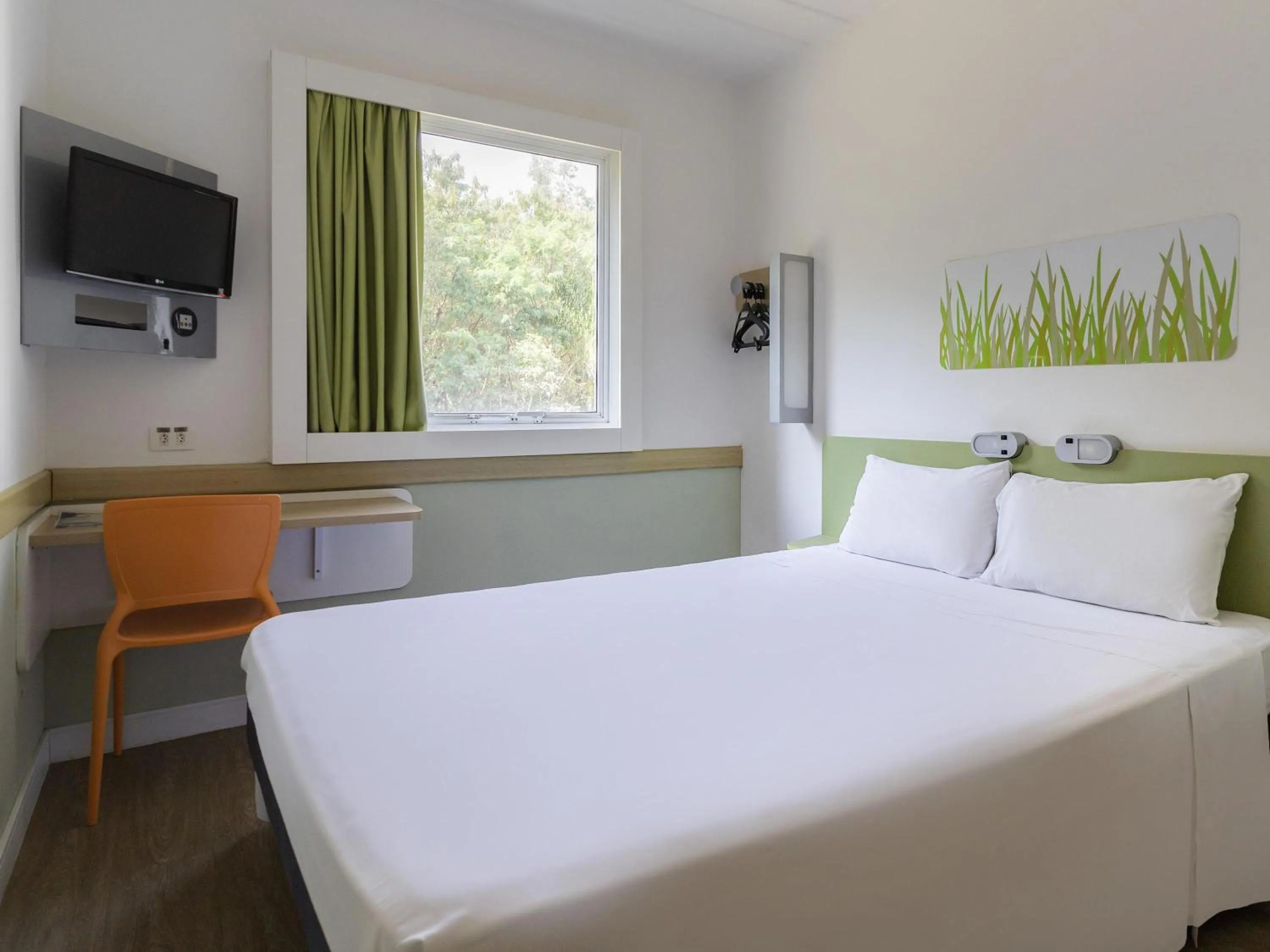 Bedroom, Bed in ibis budget Piracicaba