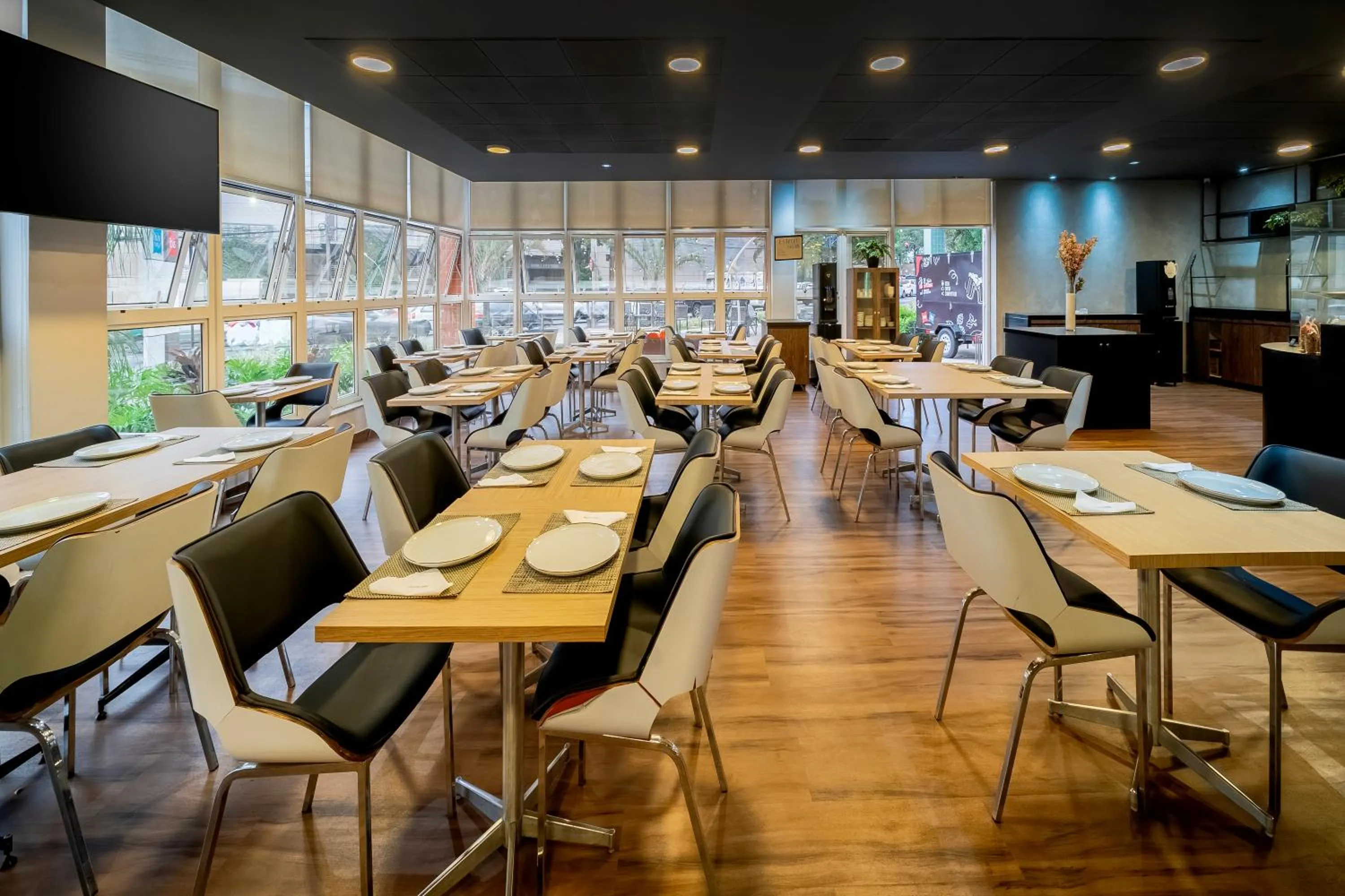 Restaurant/places to eat in ibis budget Piracicaba