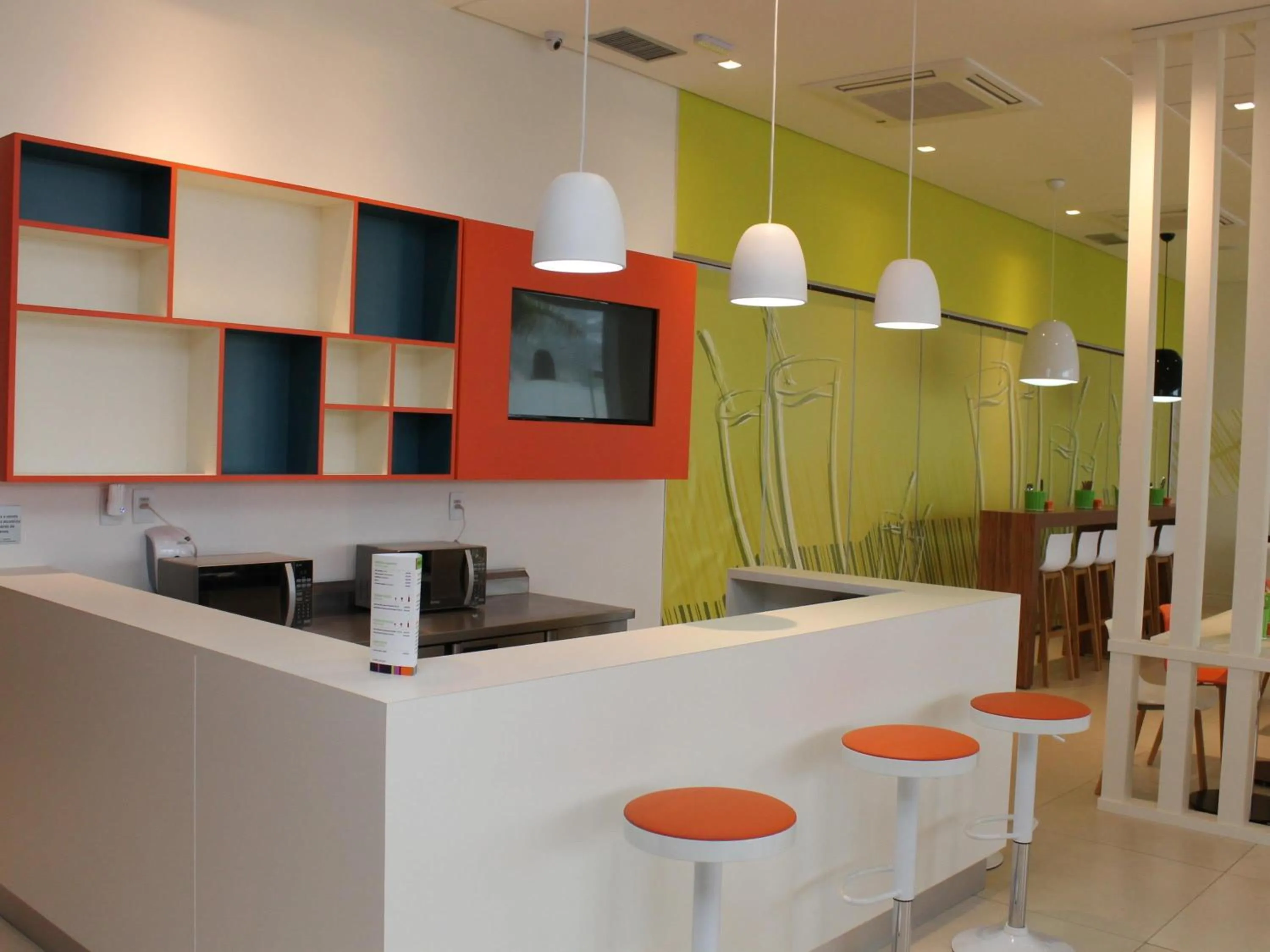 Lounge or bar in ibis Styles Ponta Pora
