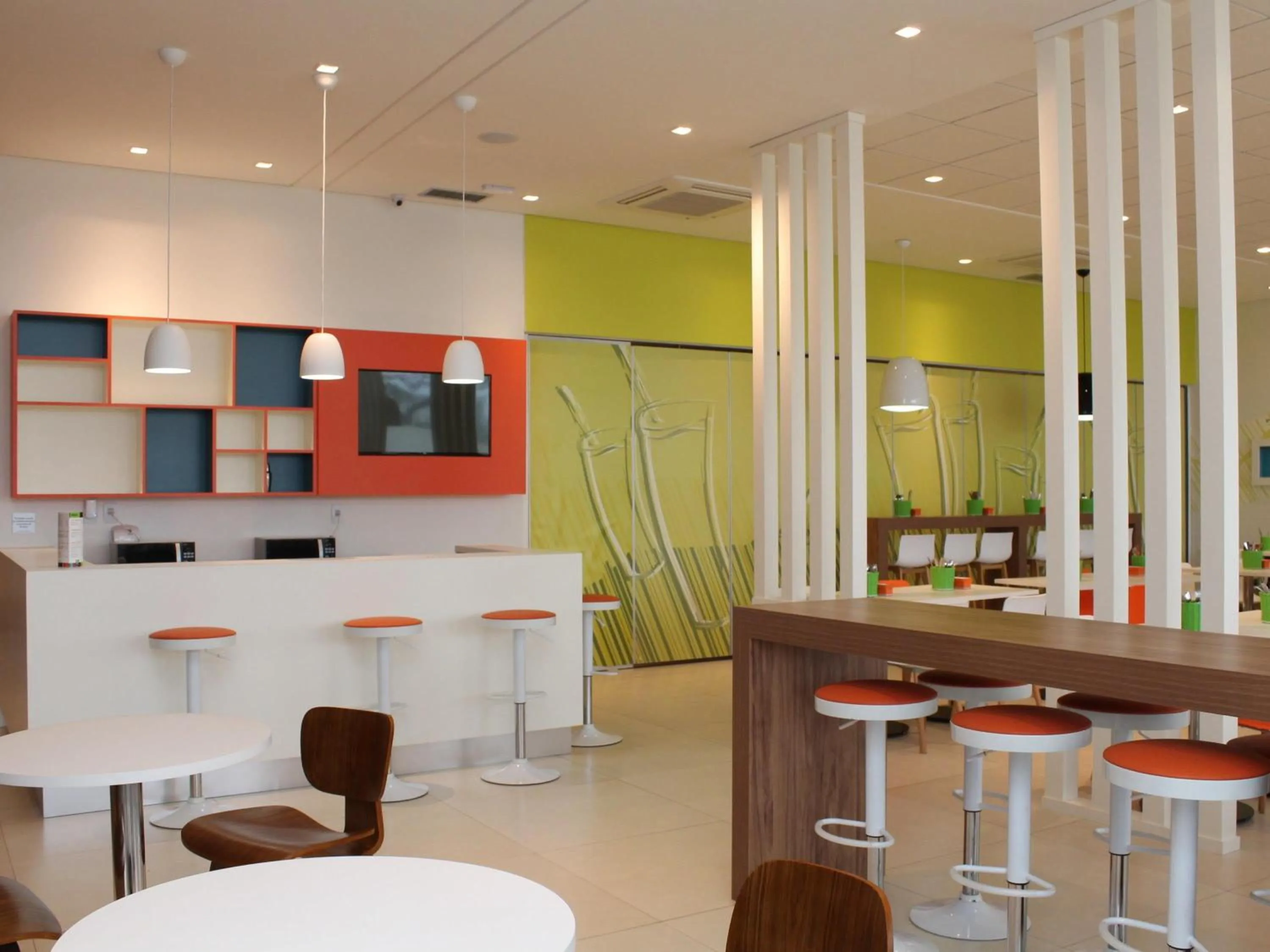 Lounge or bar in ibis Styles Ponta Pora