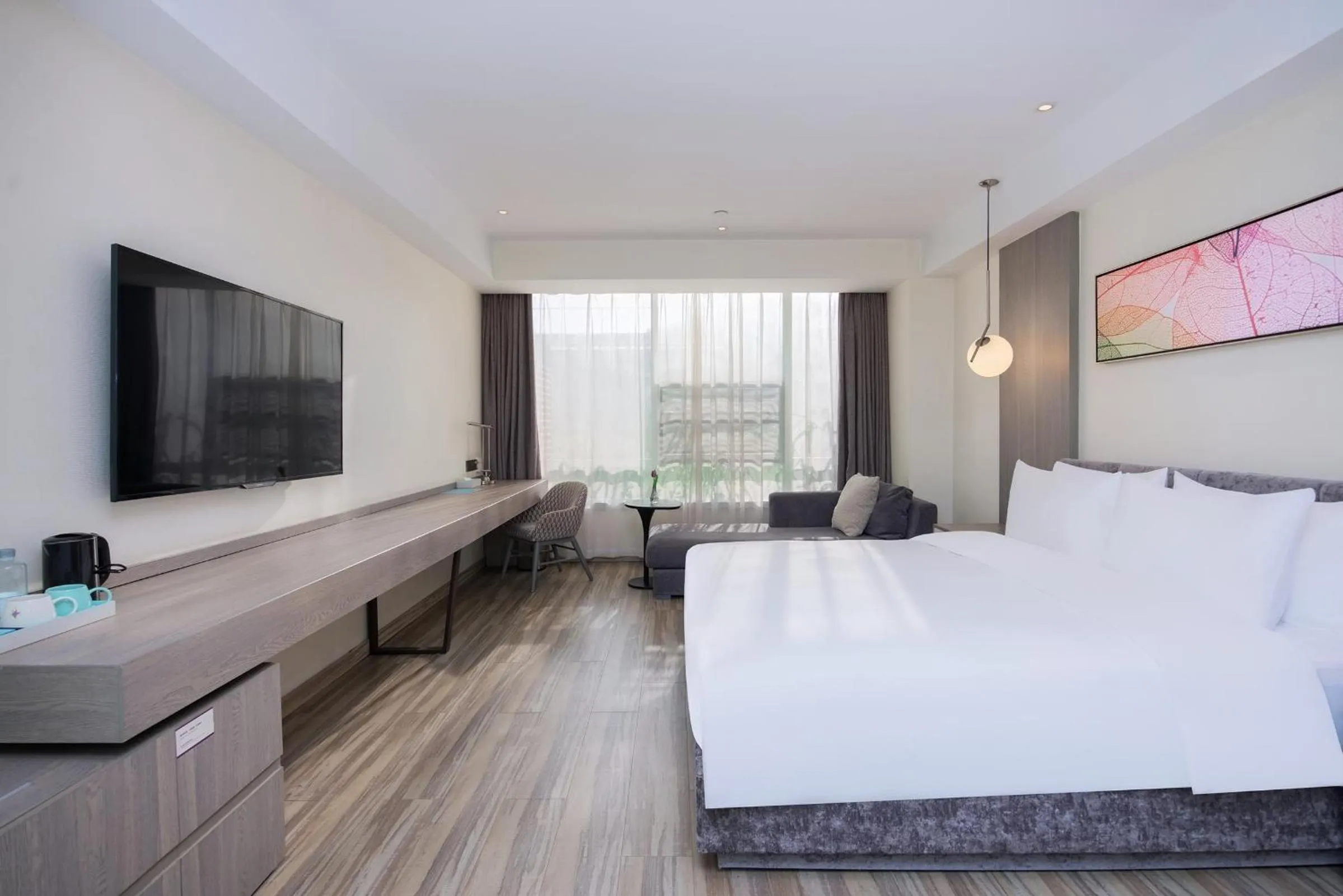 Photo of the whole room, Bed in Mercure Shanghai Hongqiao South