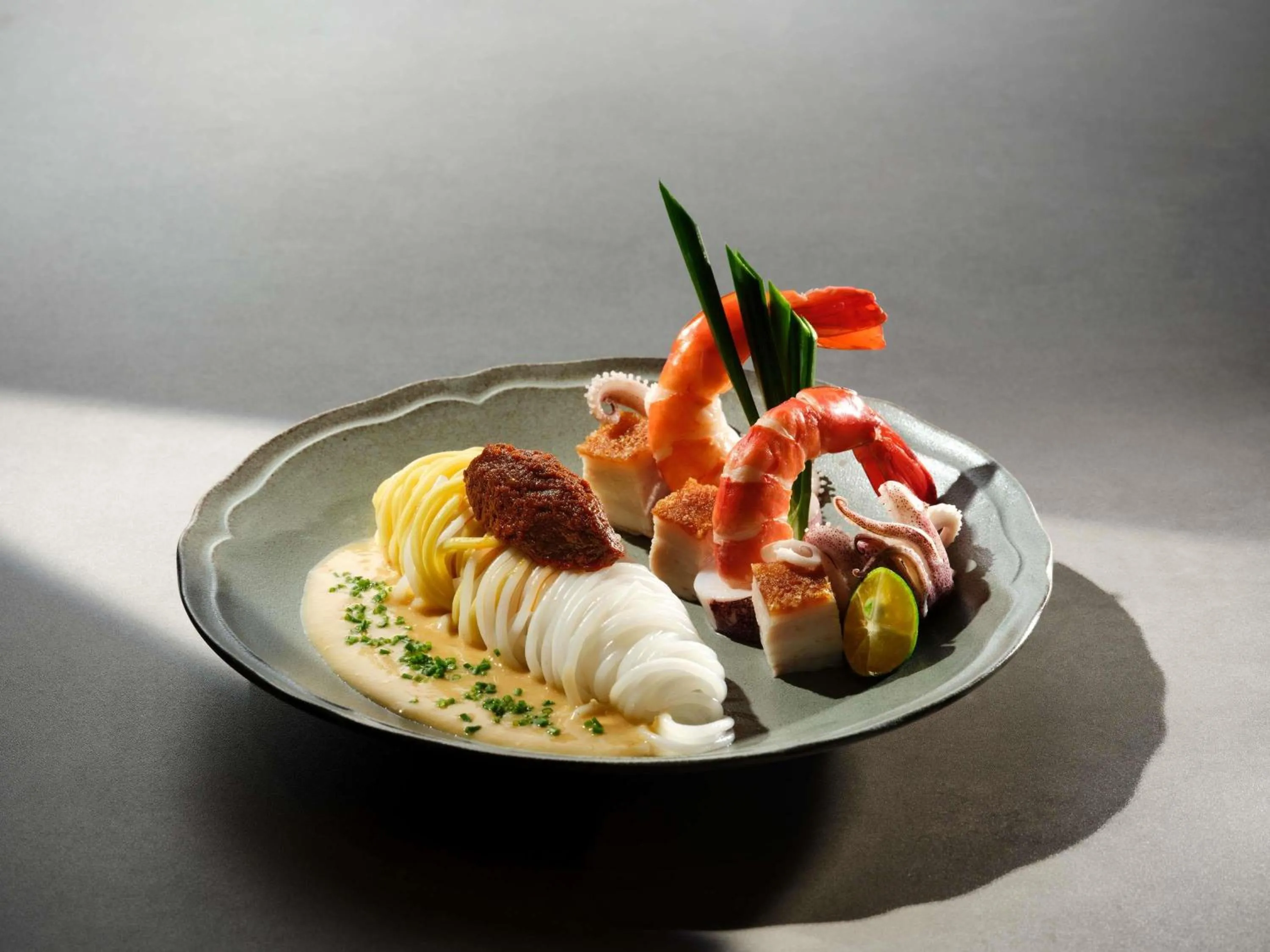 Restaurant/places to eat in Sofitel Singapore City Centre