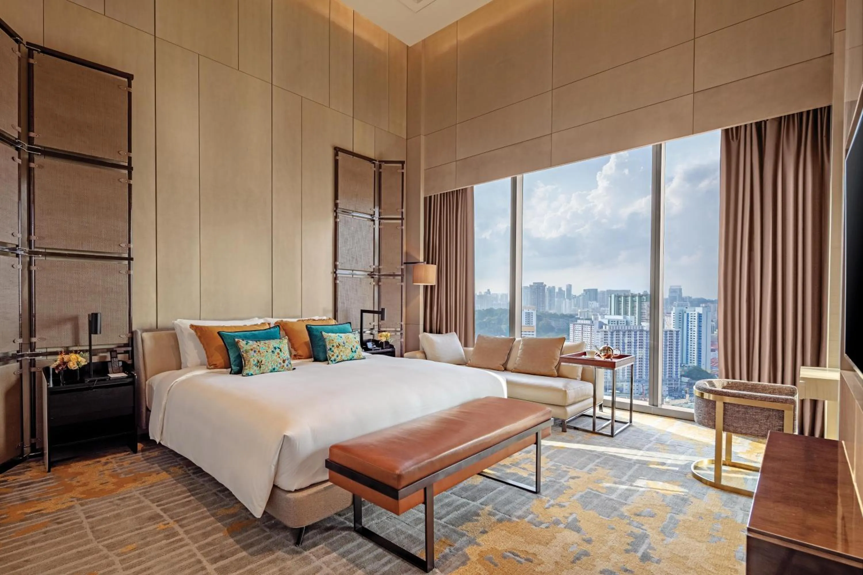 Bedroom, Bed in Sofitel Singapore City Centre