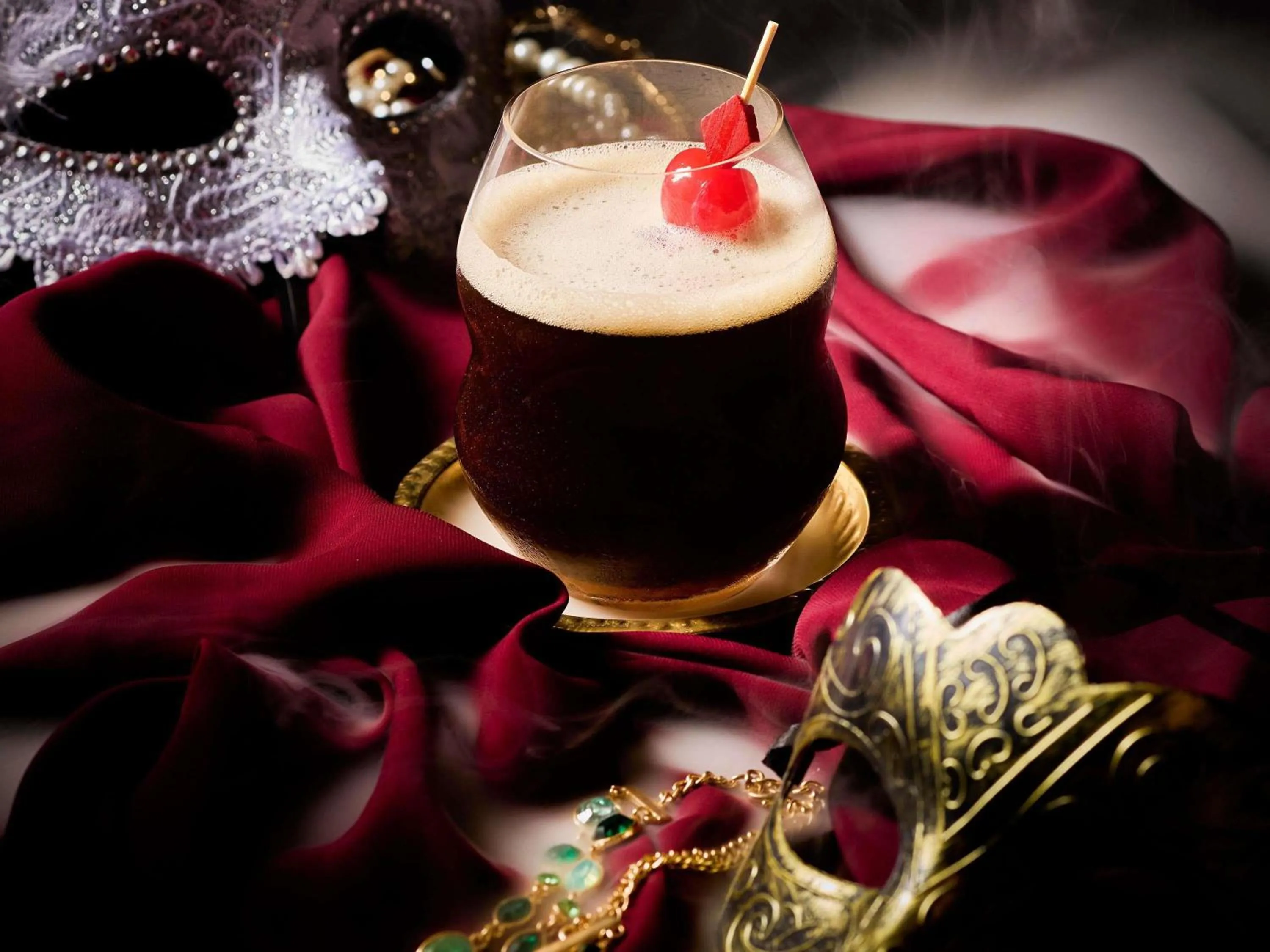 Lounge or bar in Sofitel Singapore City Centre