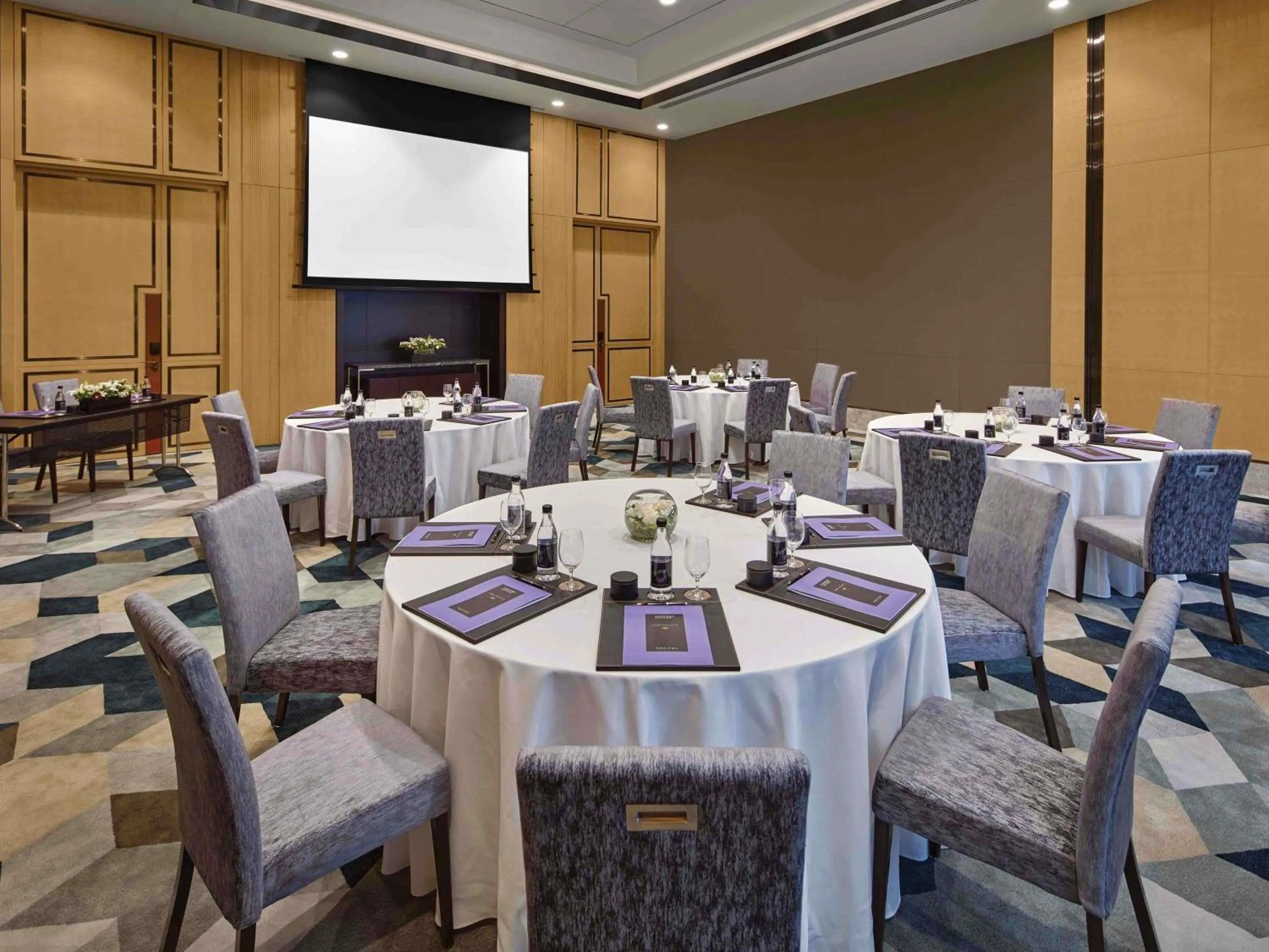 Meeting/conference room in Sofitel Singapore City Centre