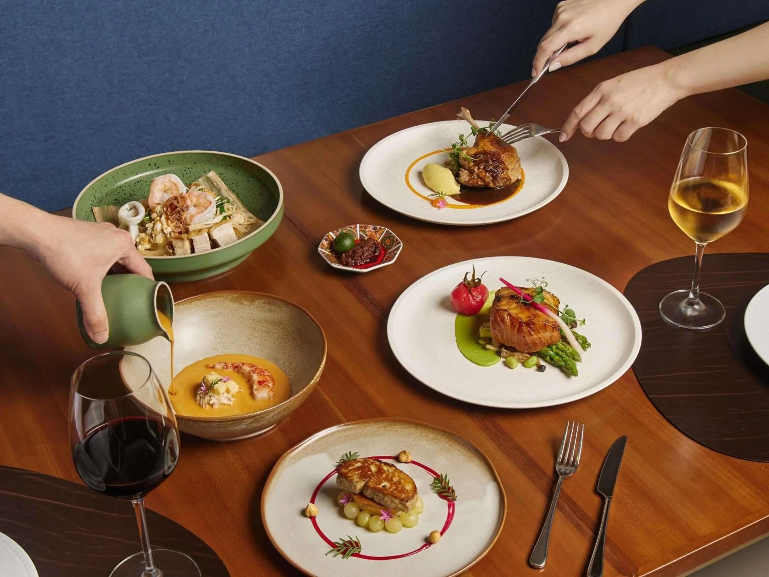 Restaurant/places to eat in Sofitel Singapore City Centre