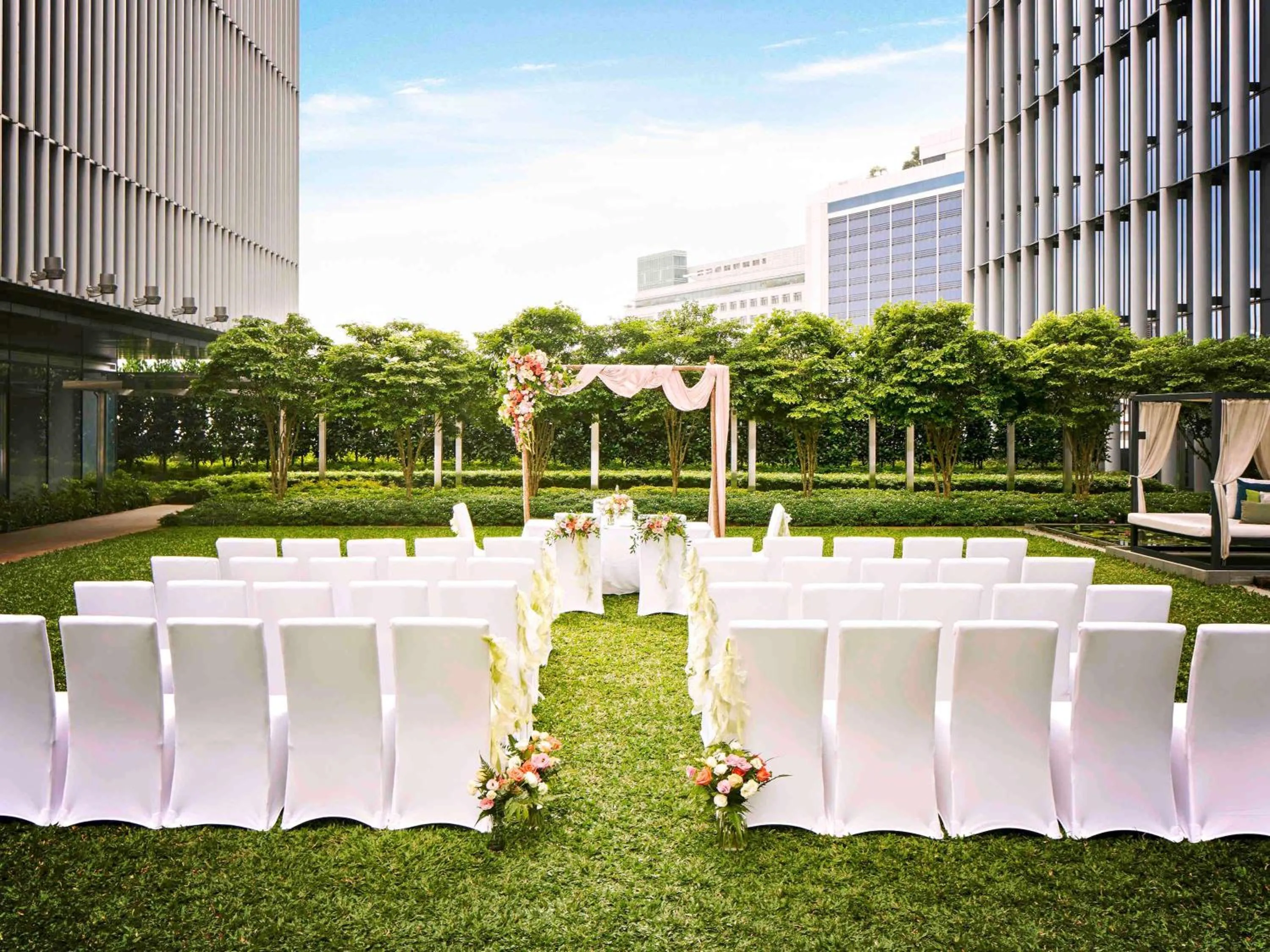 Garden in Sofitel Singapore City Centre