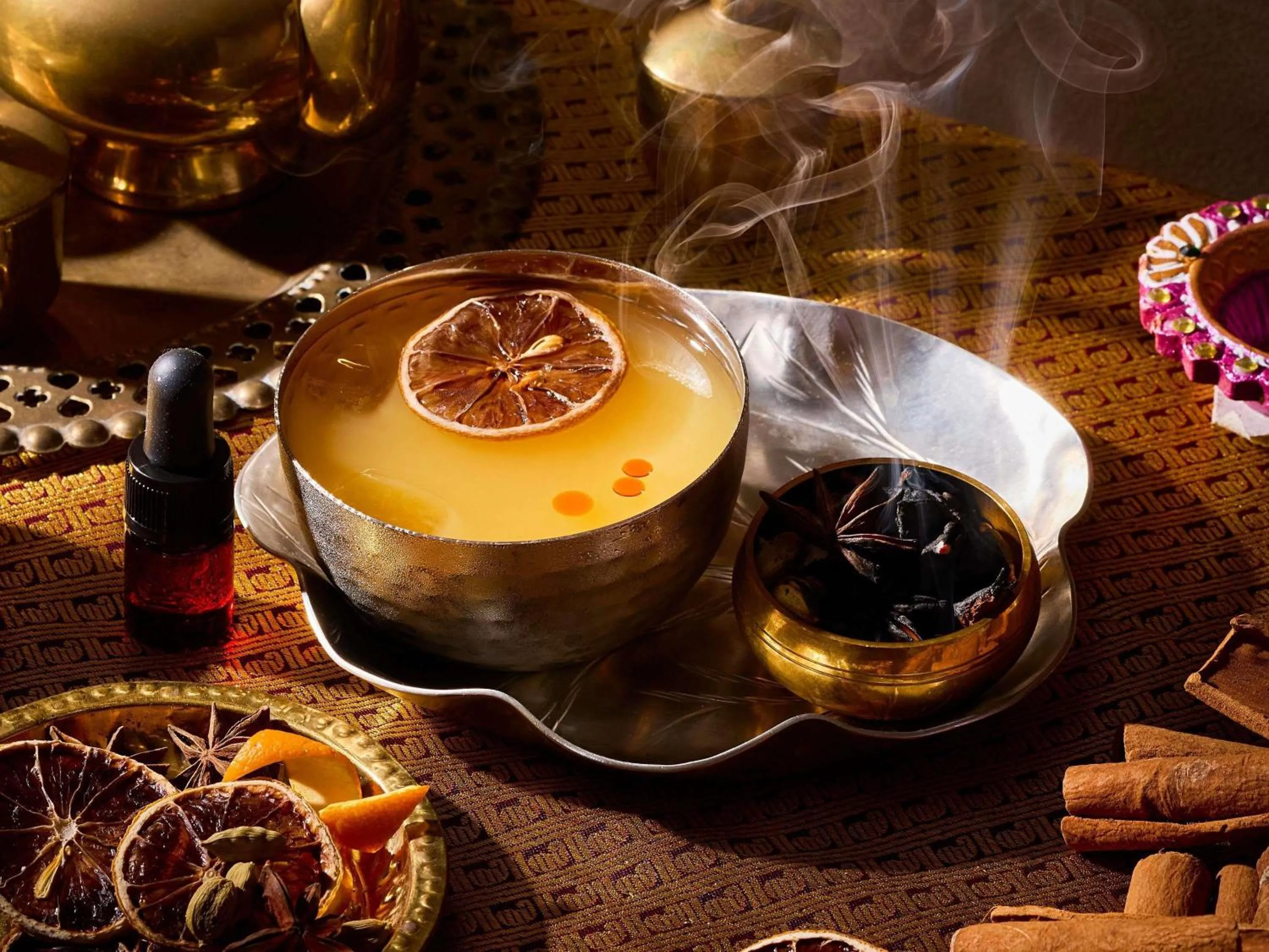 Lounge or bar in Sofitel Singapore City Centre