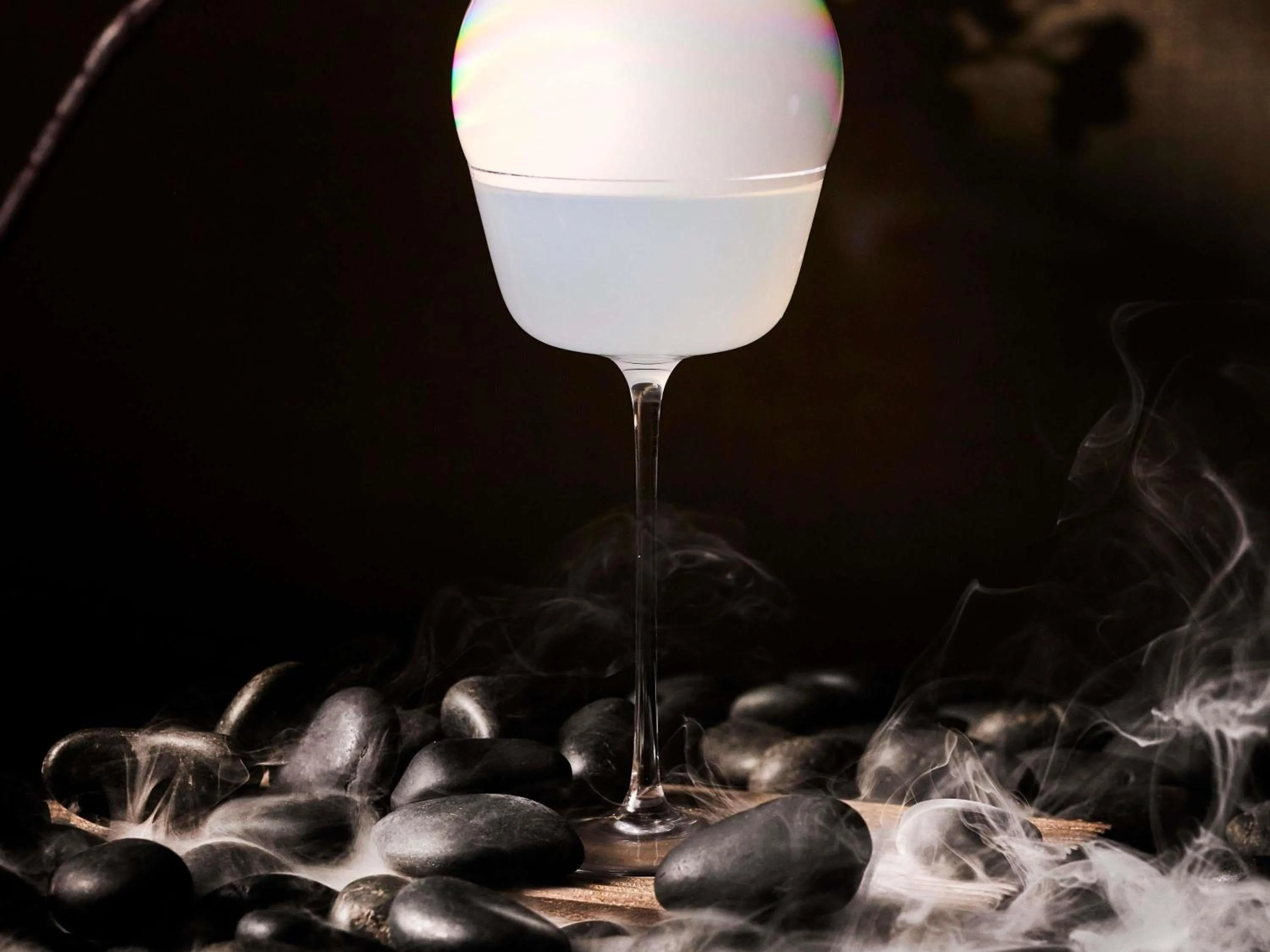 Lounge or bar in Sofitel Singapore City Centre