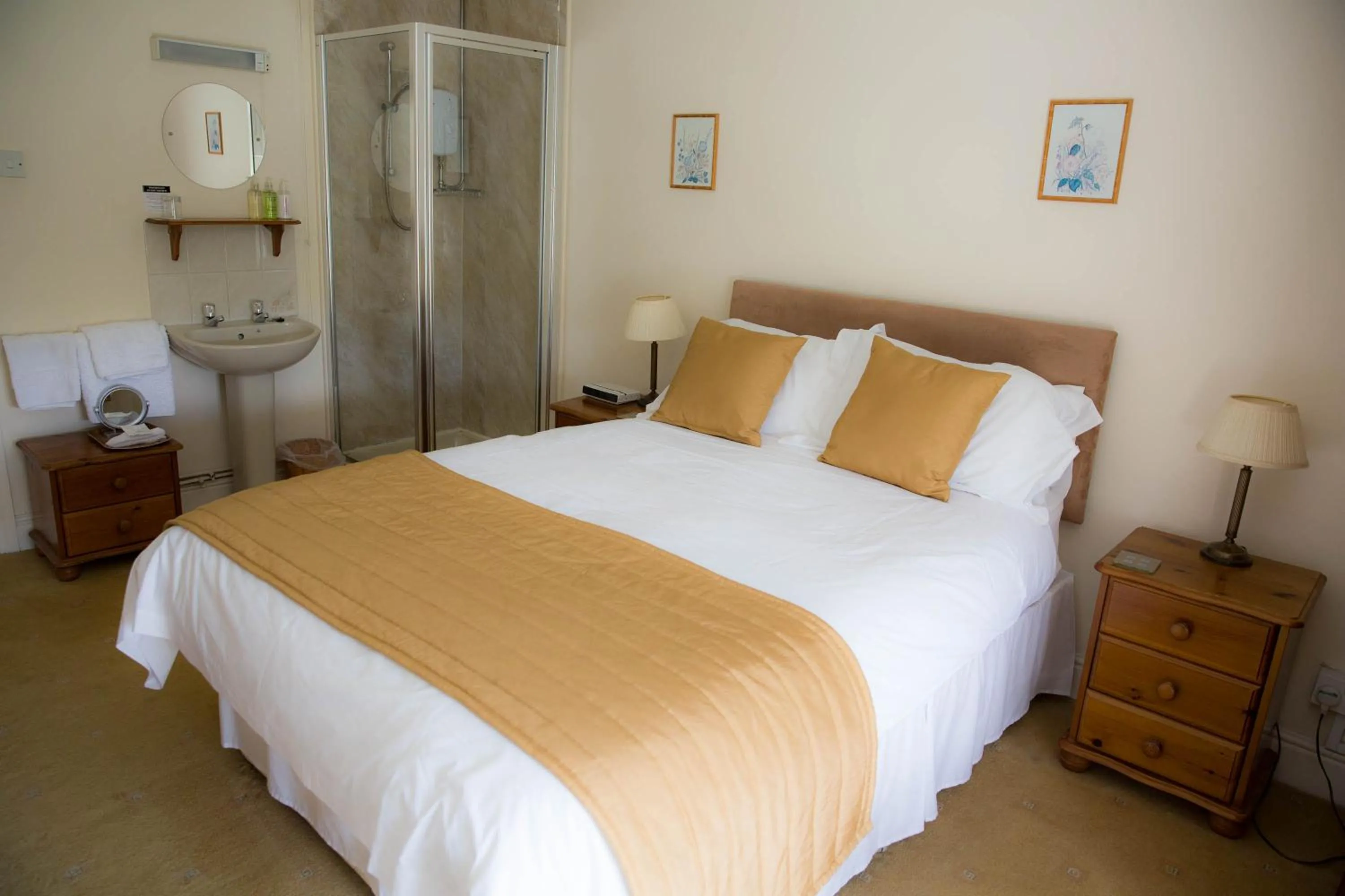 Bedroom, Bed in Llwyn Onn Guest House