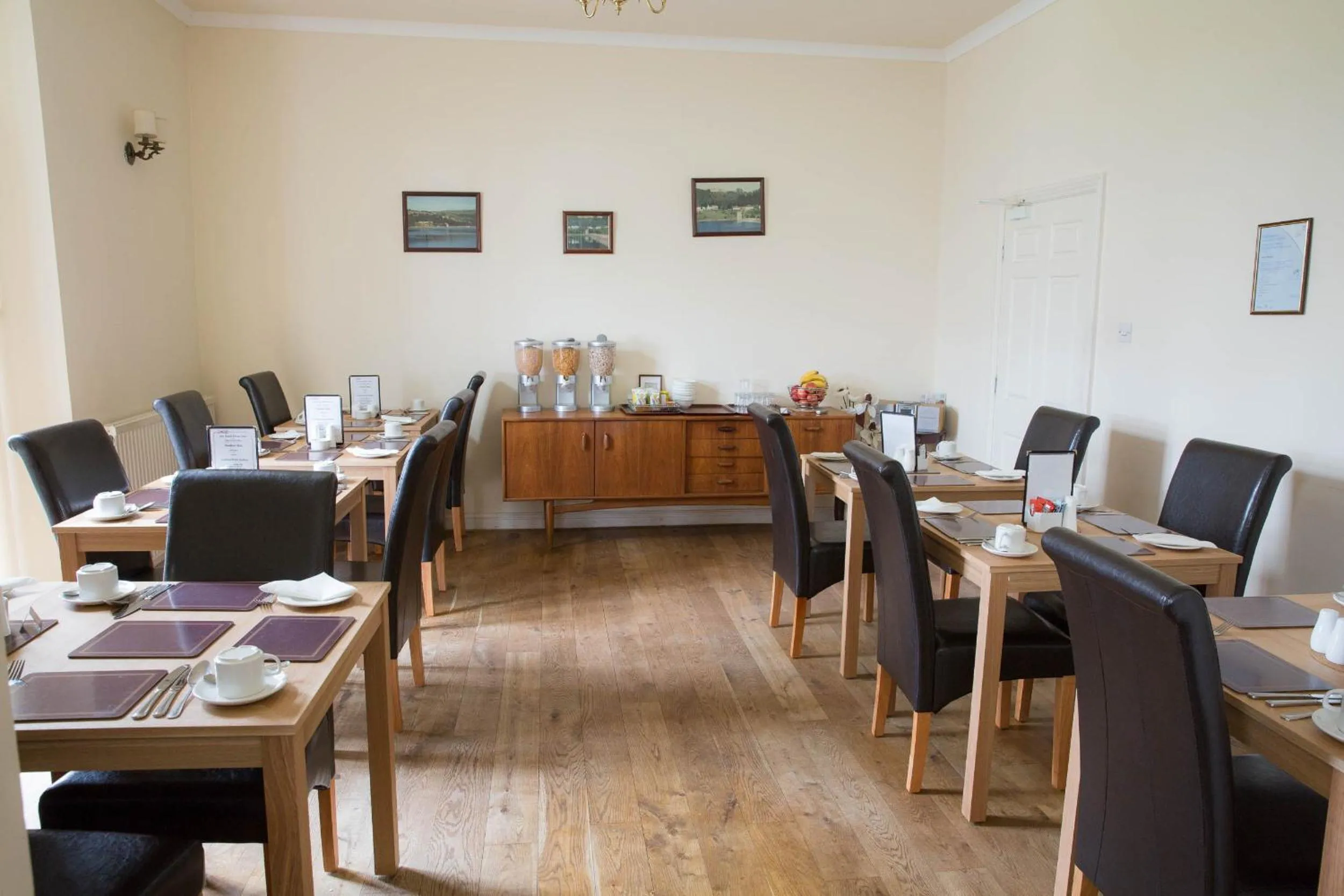 Restaurant/places to eat in Llwyn Onn Guest House