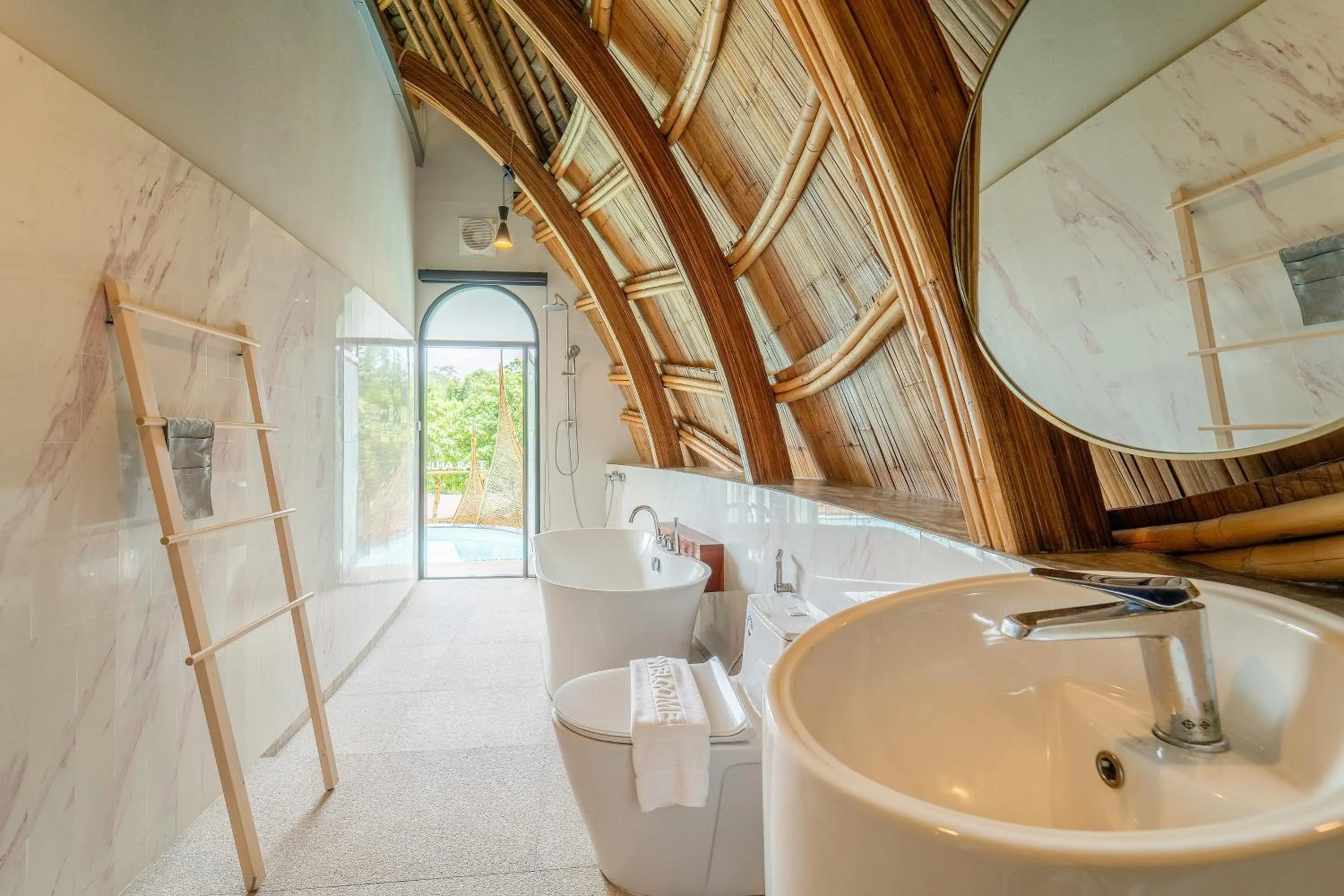 Shower in Binlha Raft Resort