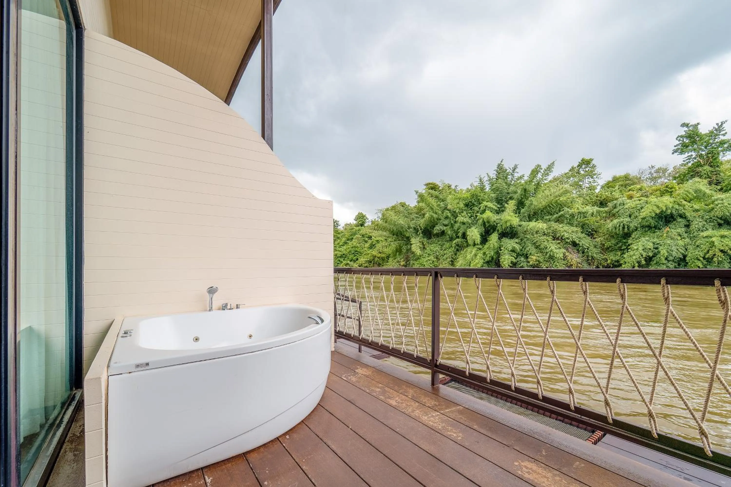 Balcony/Terrace in Binlha Raft Resort