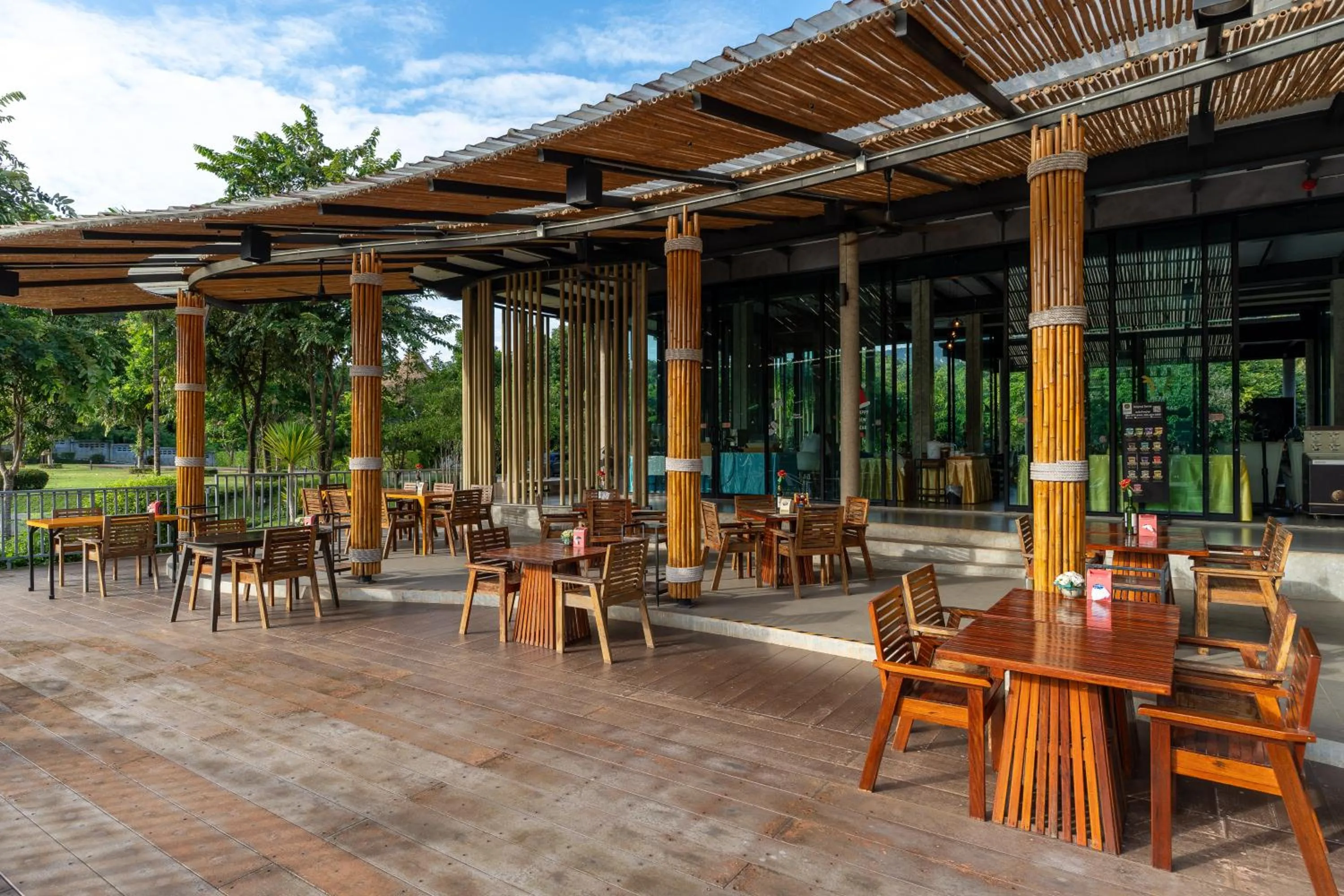 Restaurant/places to eat in Binlha Raft Resort