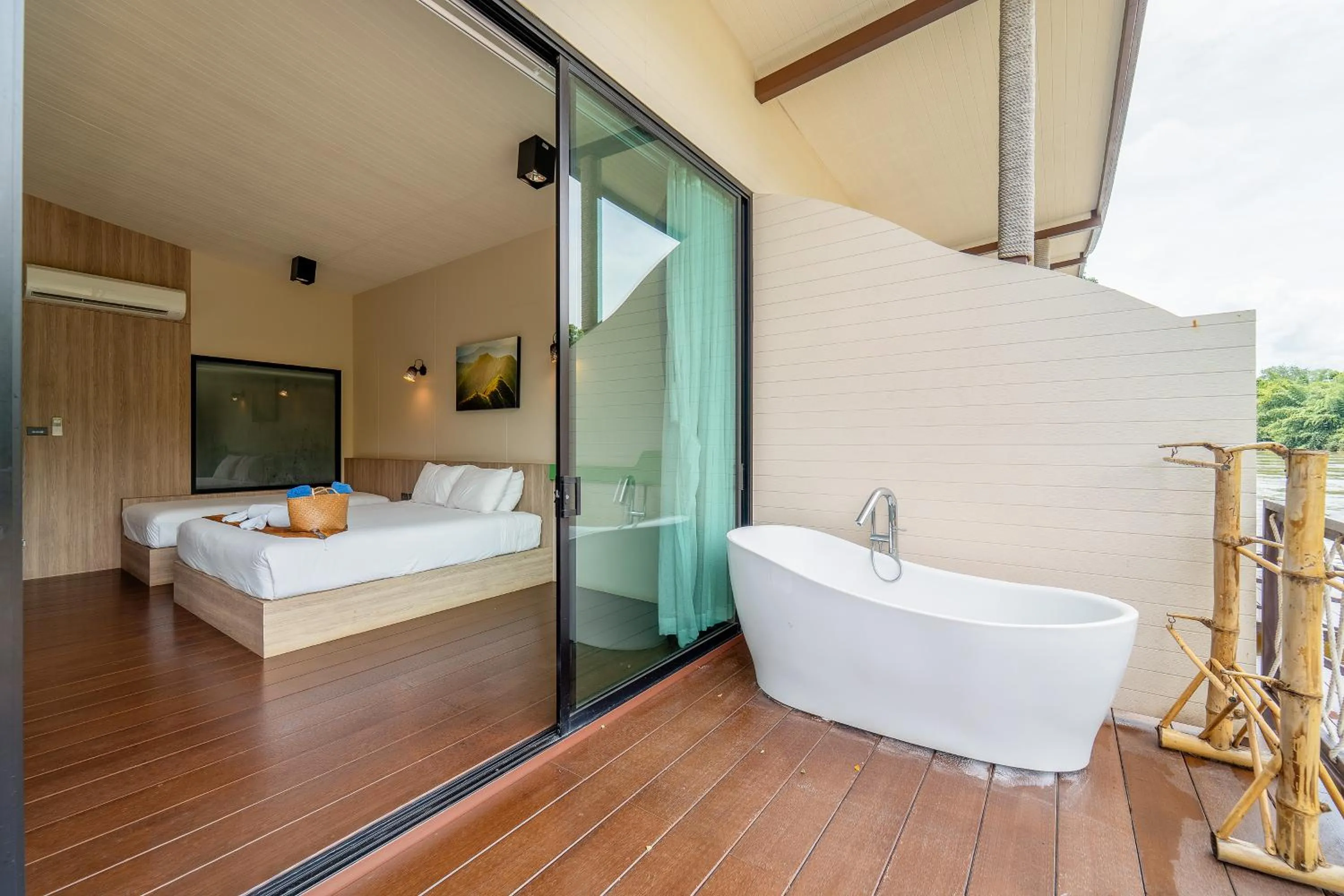 Bed in Binlha Raft Resort