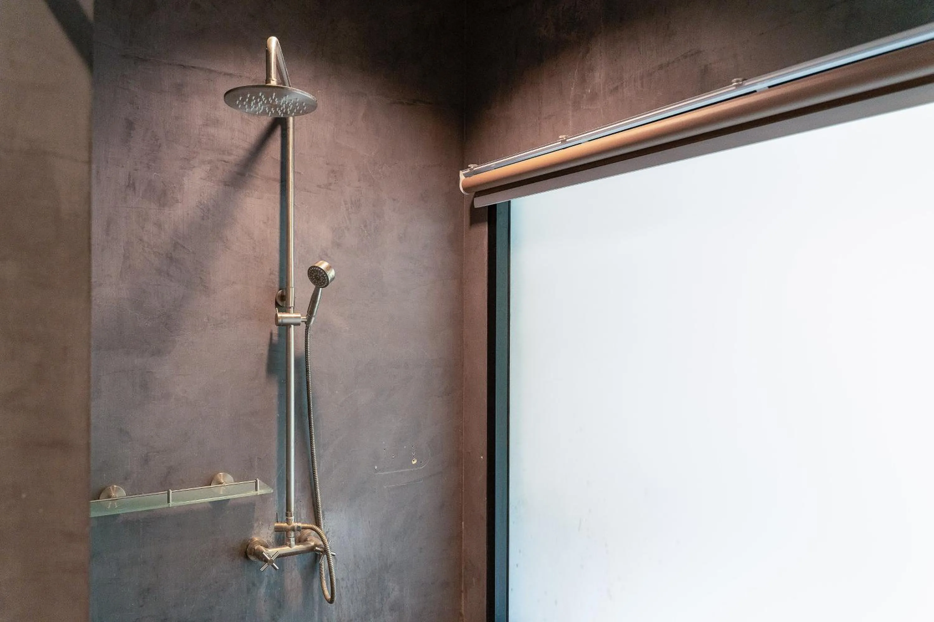 Shower in Binlha Raft Resort