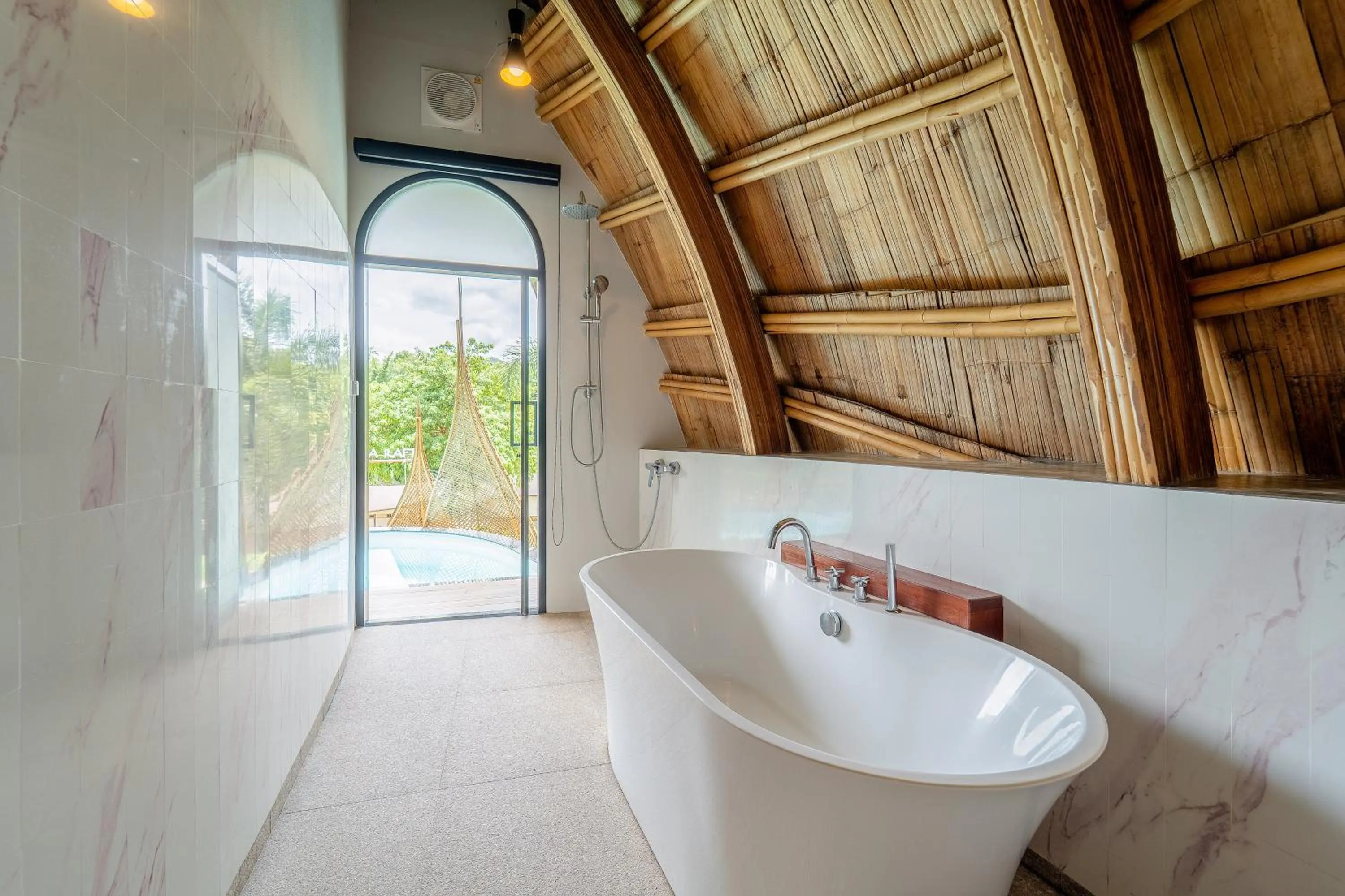 Bath in Binlha Raft Resort